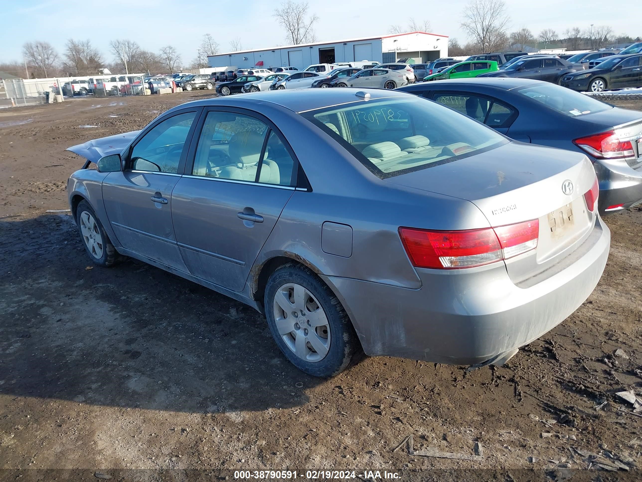 Photo 2 VIN: 5NPET46F38H328480 - HYUNDAI SONATA 