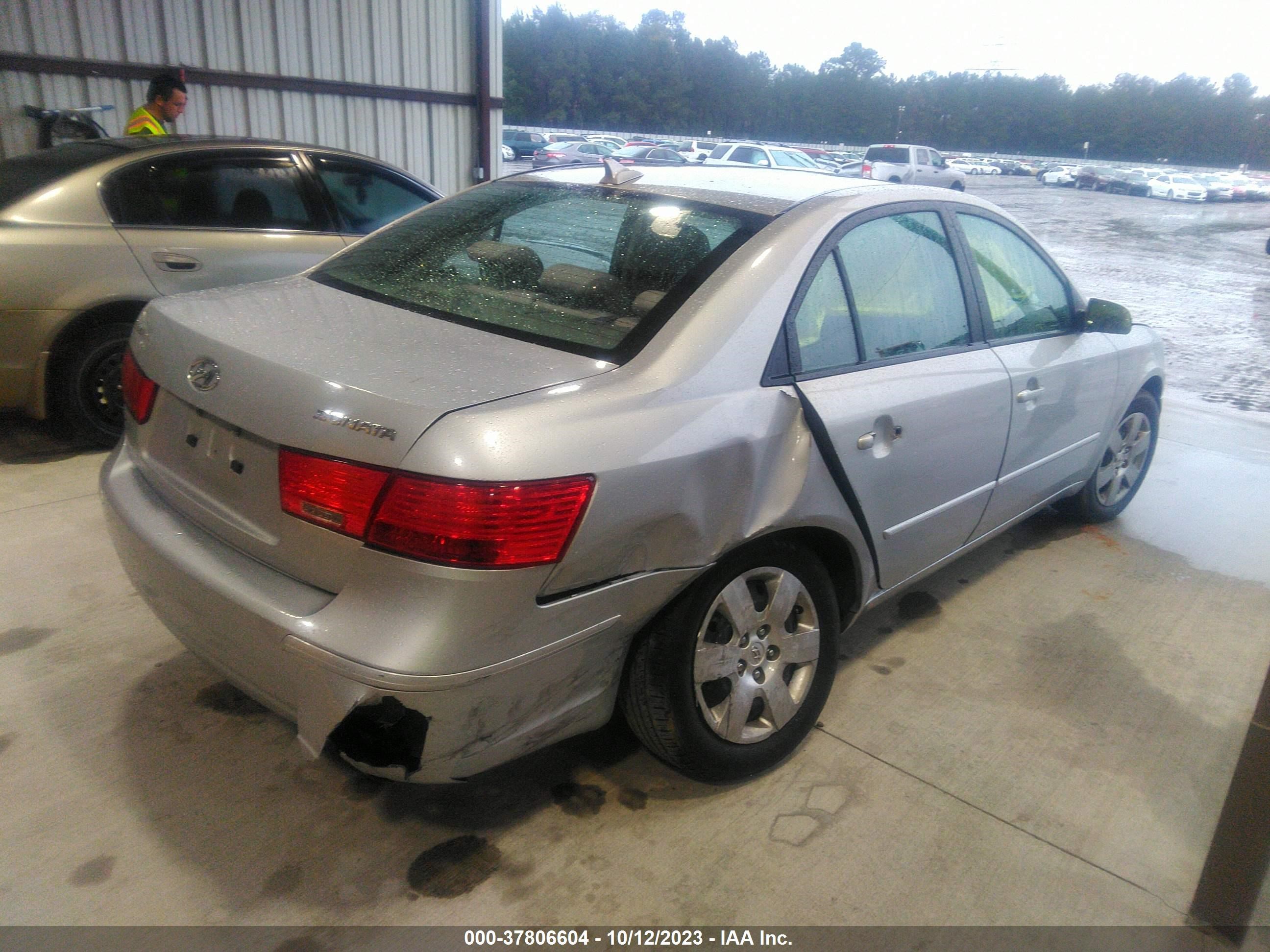 Photo 3 VIN: 5NPET4AC3AH601114 - HYUNDAI SONATA 