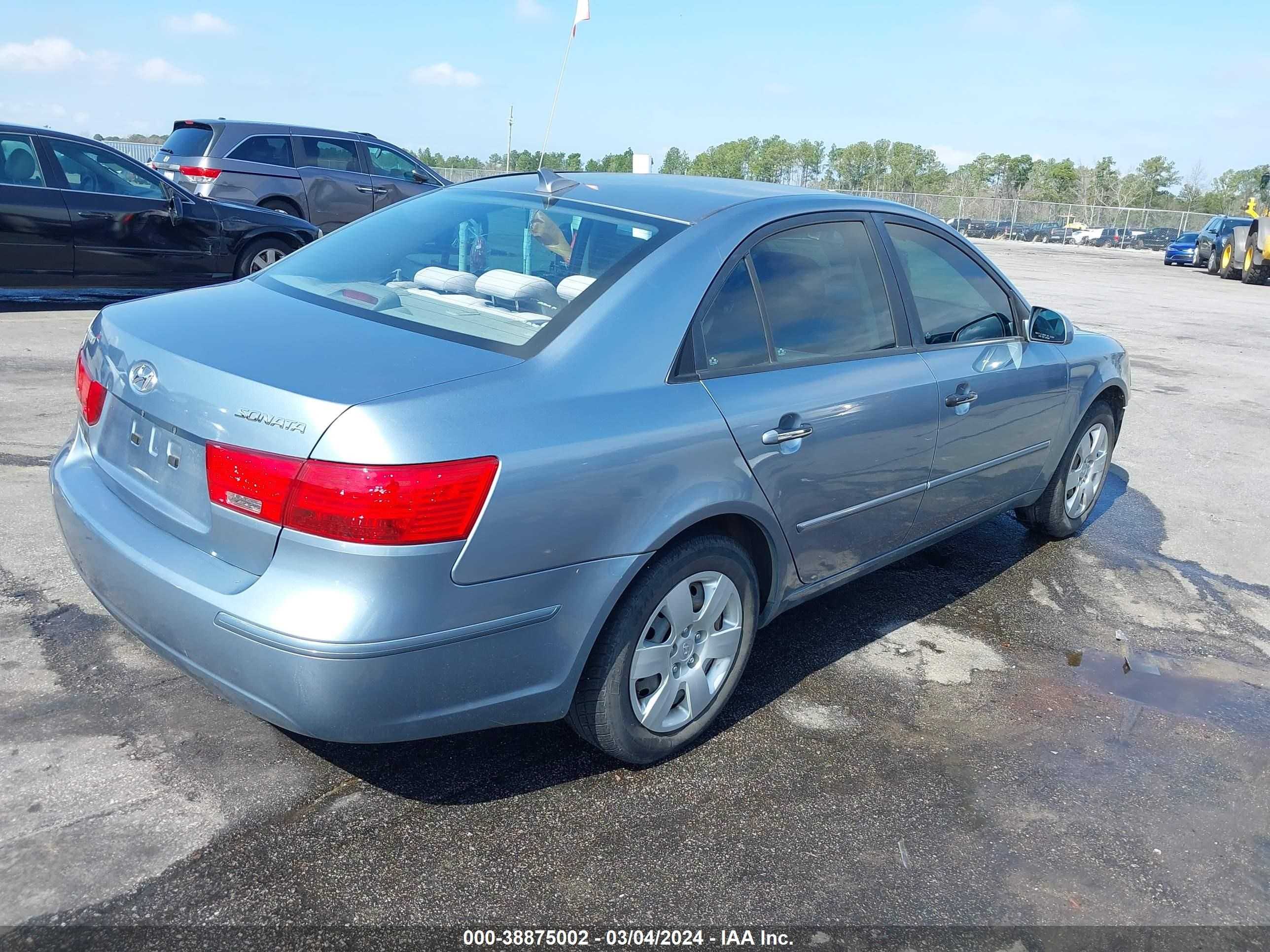 Photo 3 VIN: 5NPET4AC4AH640892 - HYUNDAI SONATA 