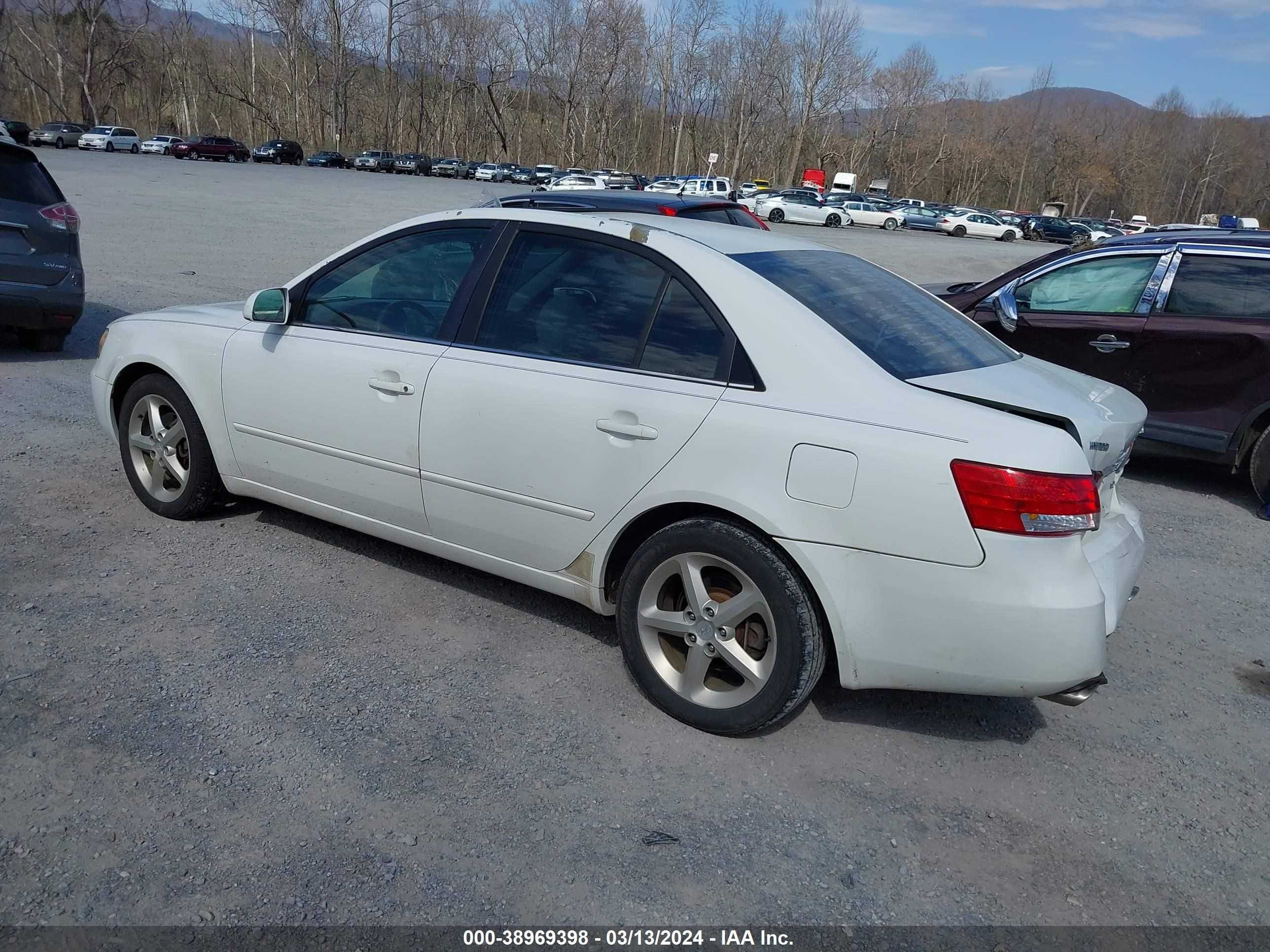 Photo 2 VIN: 5NPEU46F06H116601 - HYUNDAI SONATA 