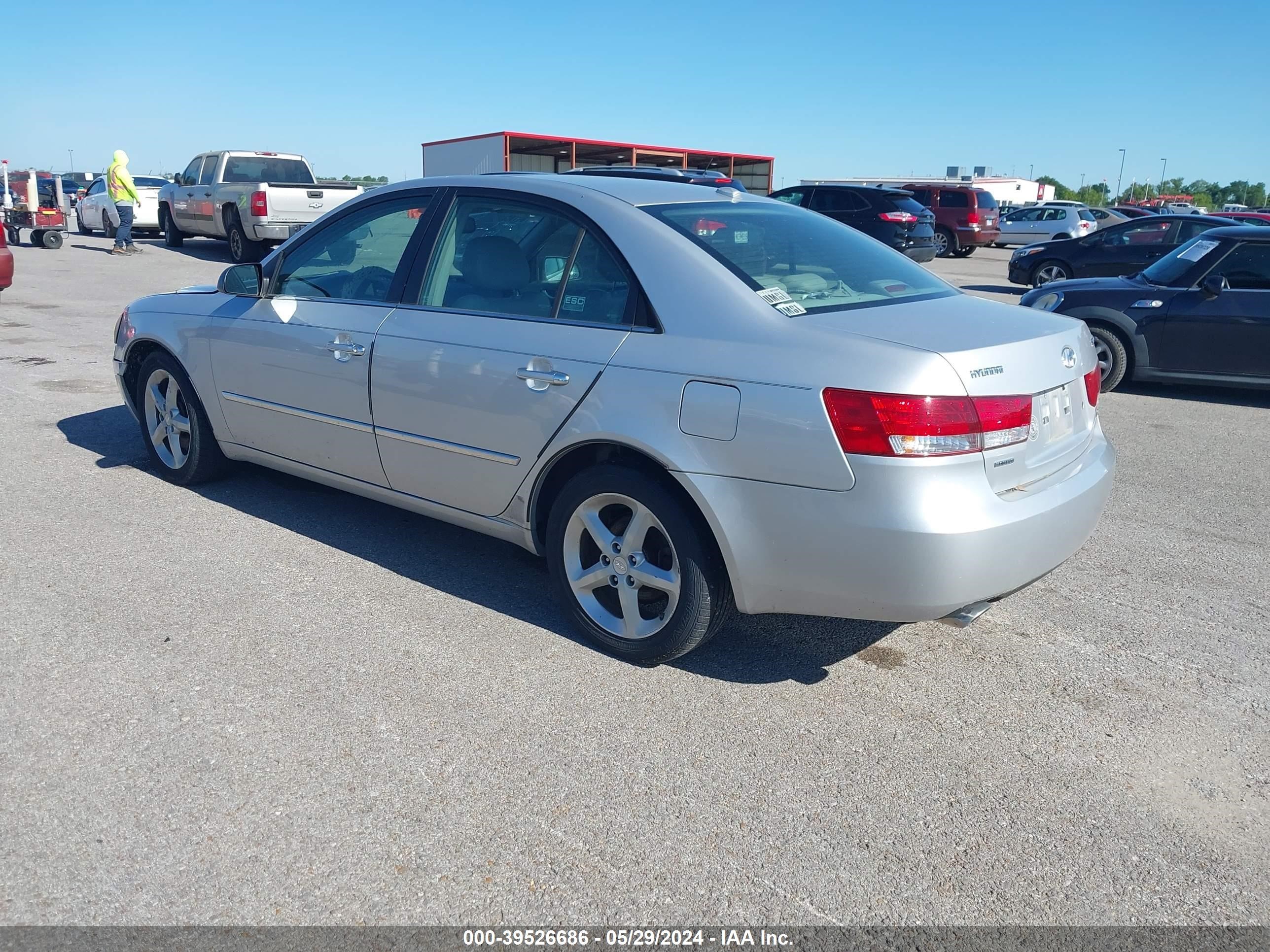 Photo 2 VIN: 5NPEU46F08H304800 - HYUNDAI SONATA 