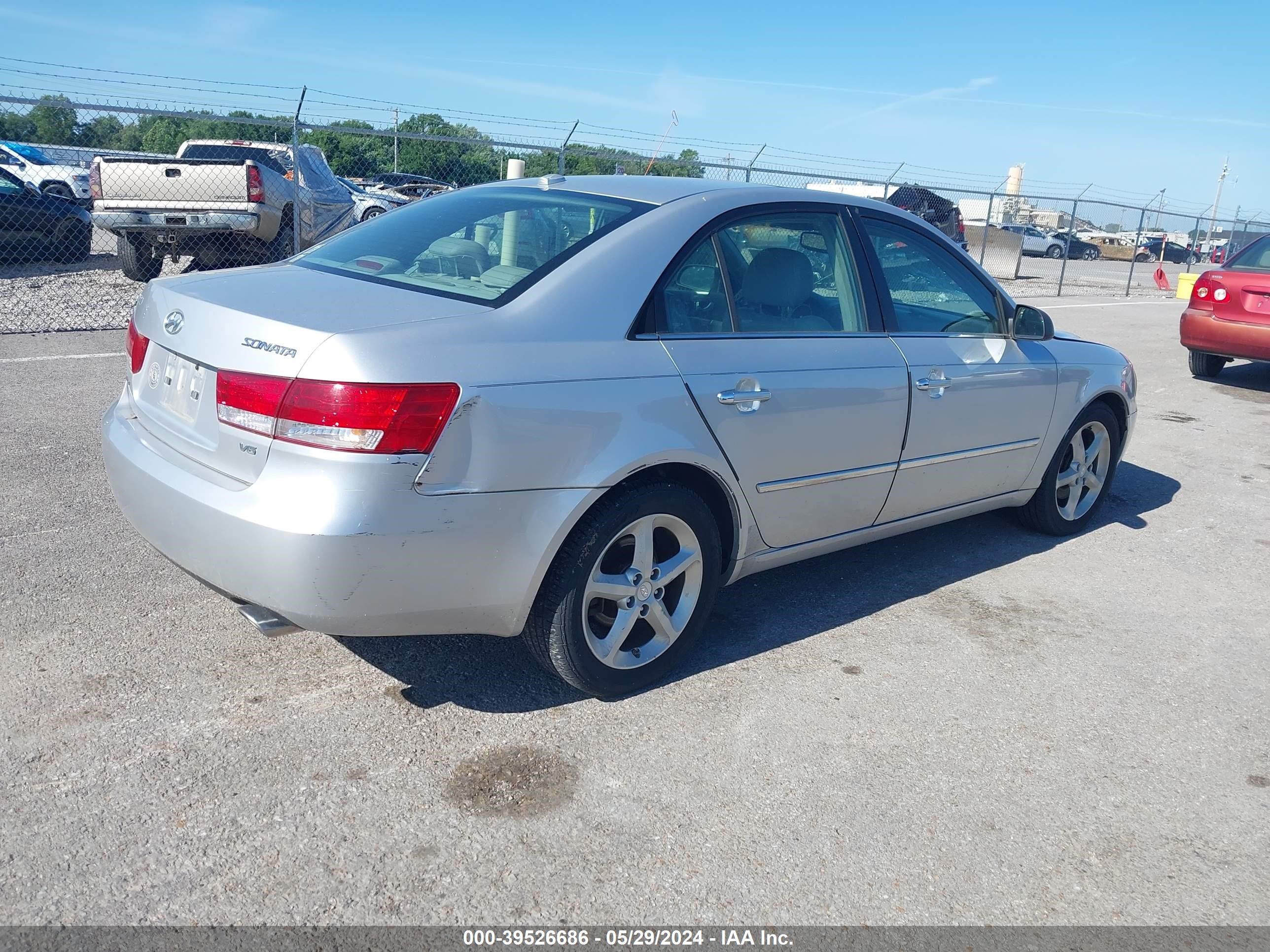 Photo 3 VIN: 5NPEU46F08H304800 - HYUNDAI SONATA 