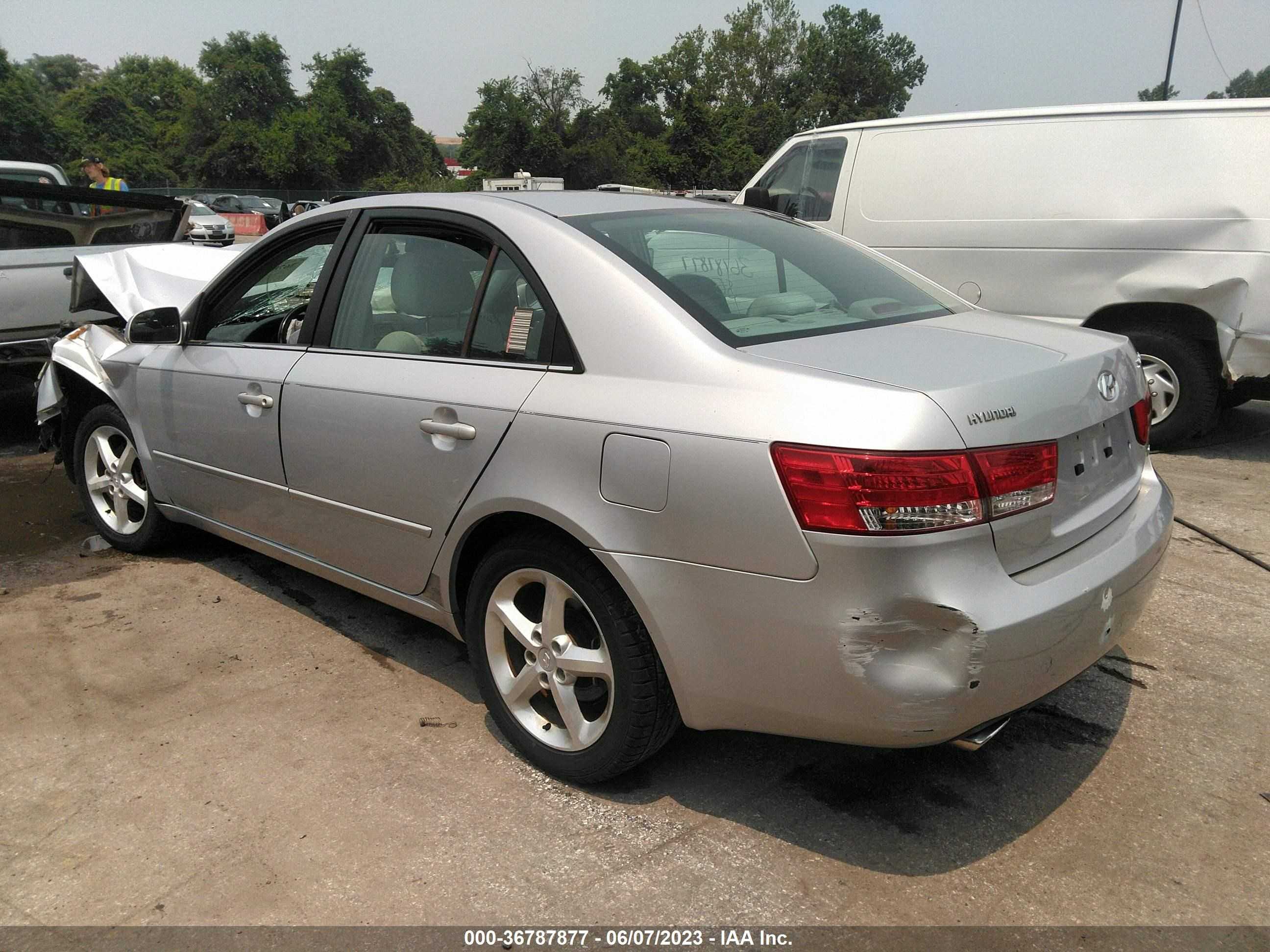 Photo 2 VIN: 5NPEU46F16H052570 - HYUNDAI SONATA 