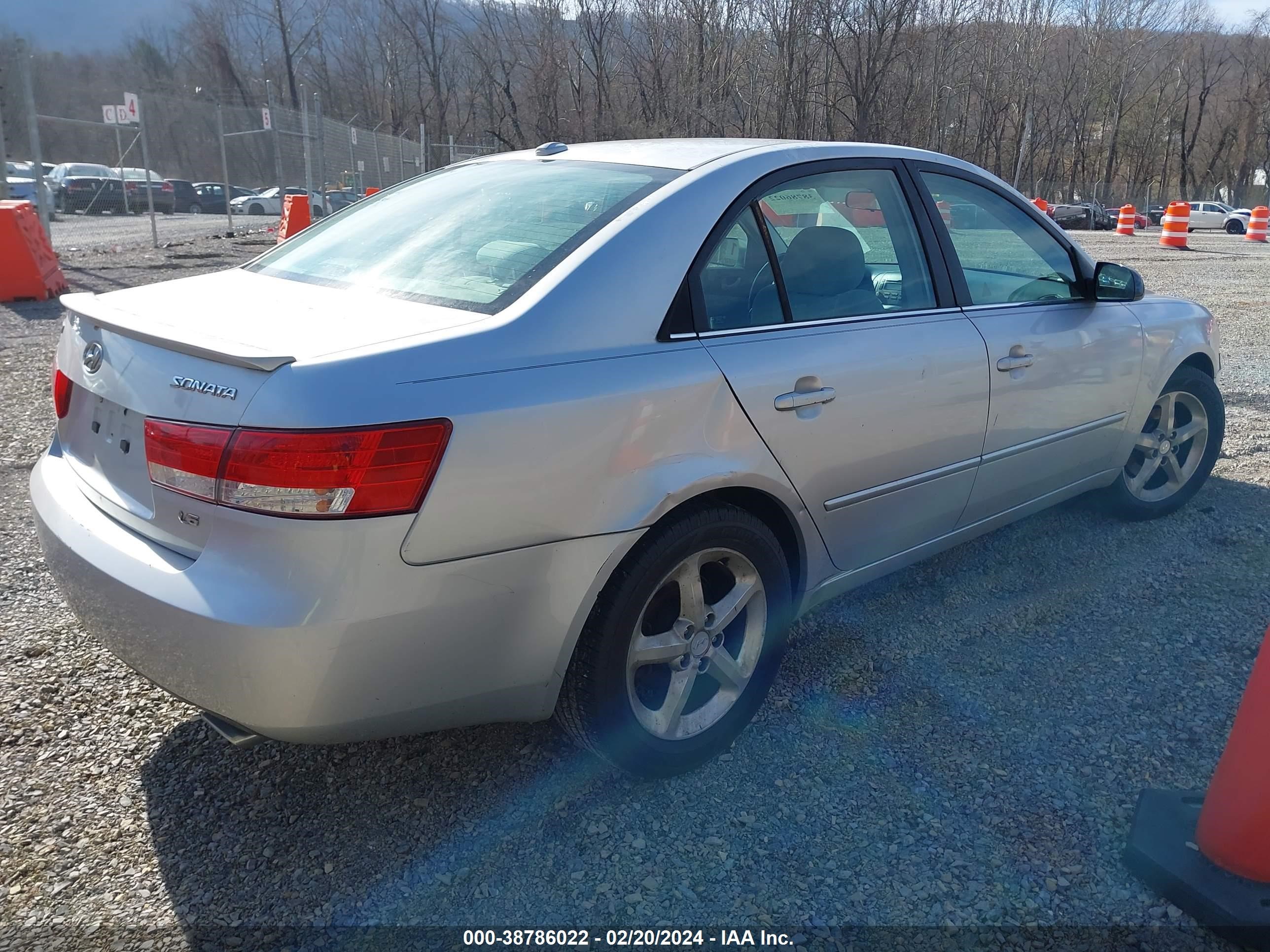 Photo 3 VIN: 5NPEU46F28H387274 - HYUNDAI SONATA 