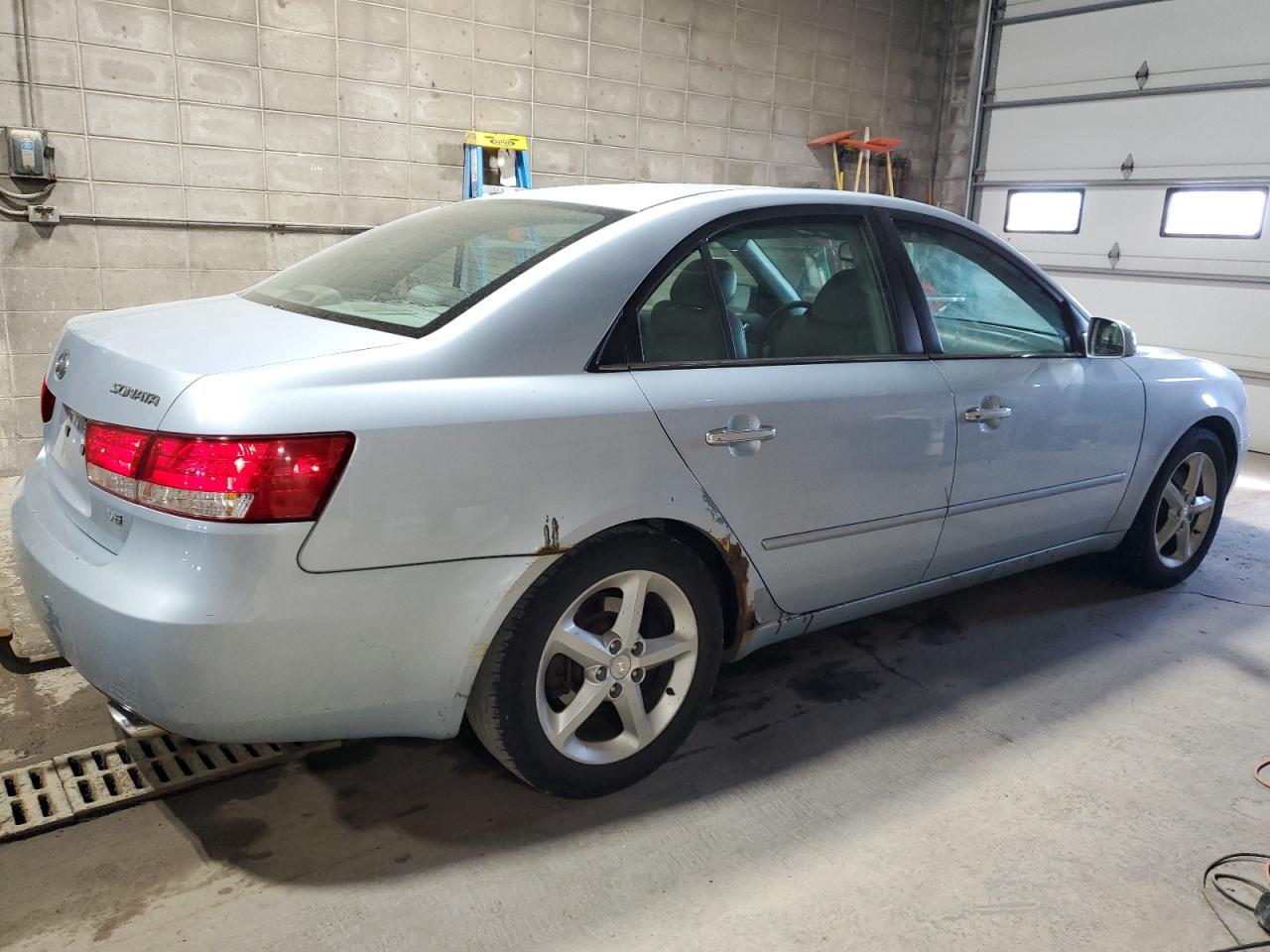 Photo 2 VIN: 5NPEU46F67H220608 - HYUNDAI SONATA 