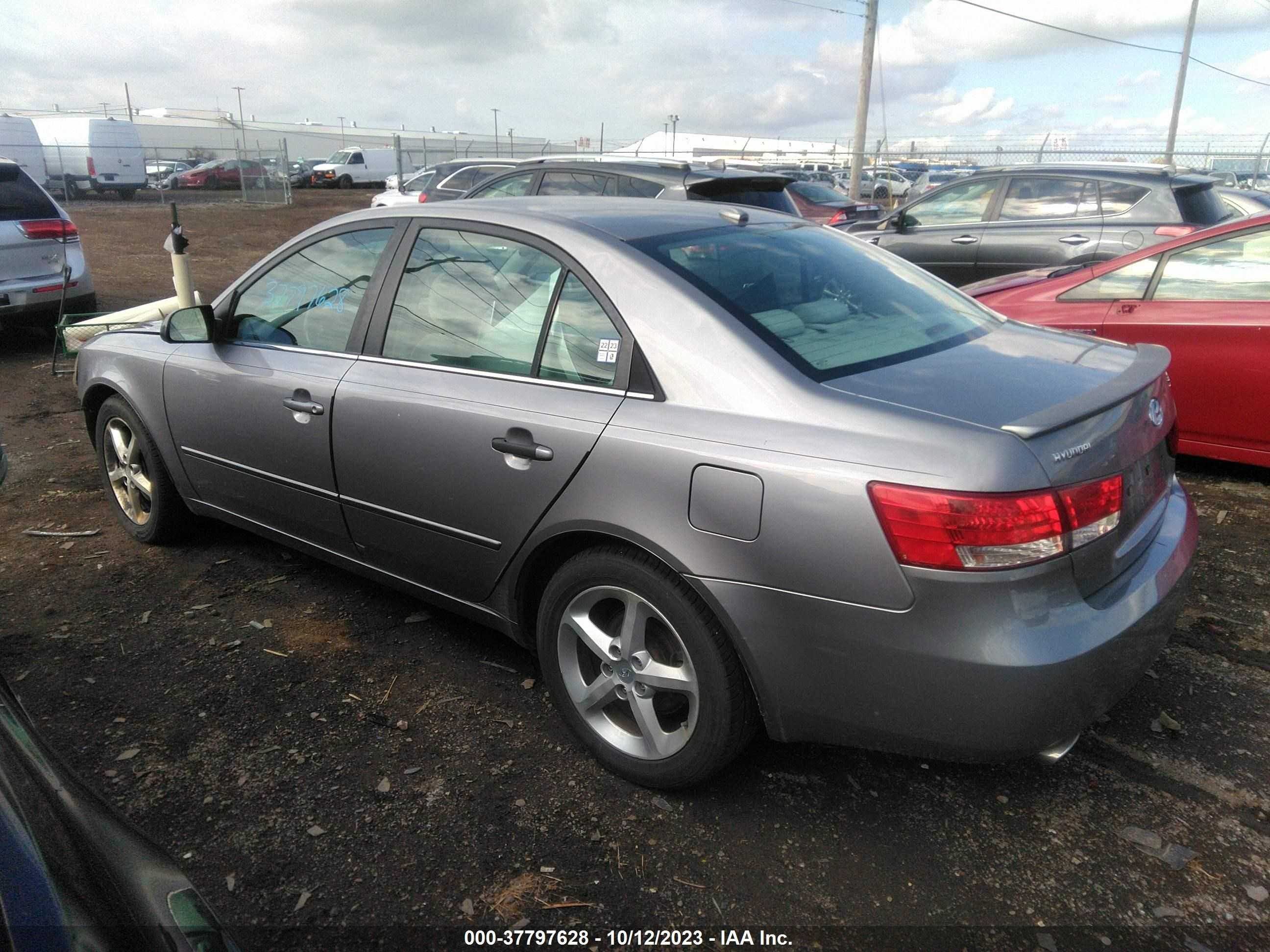 Photo 2 VIN: 5NPEU46F68H341740 - HYUNDAI SONATA 