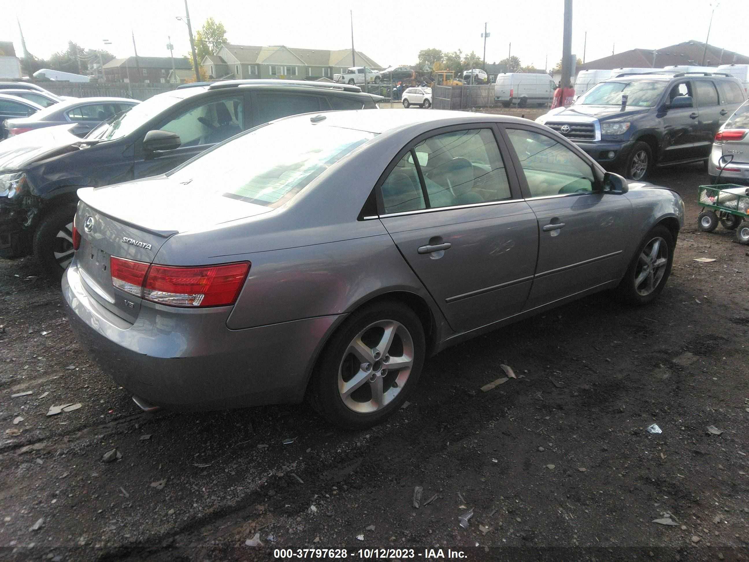 Photo 3 VIN: 5NPEU46F68H341740 - HYUNDAI SONATA 