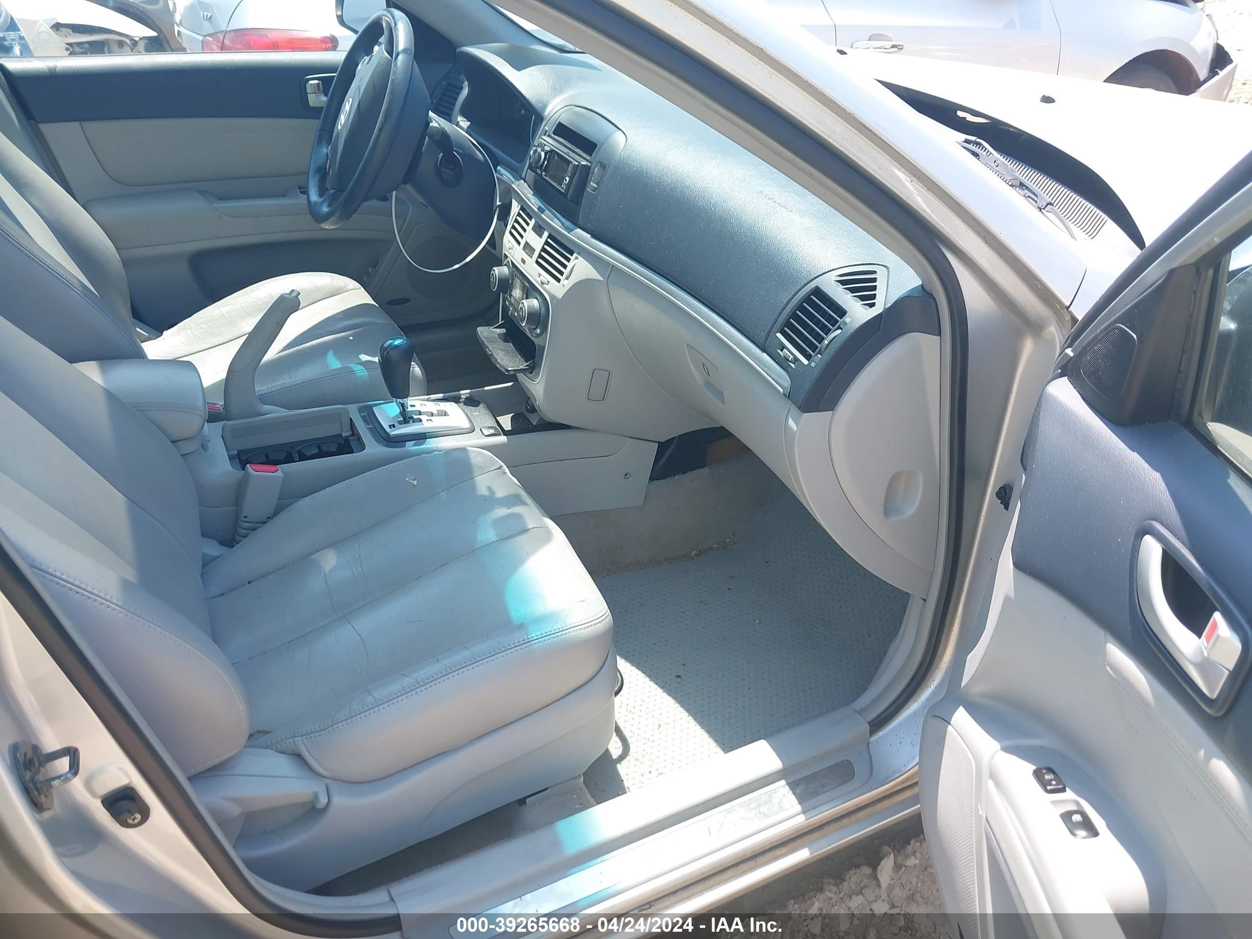 Photo 4 VIN: 5NPEU46F88H350195 - HYUNDAI SONATA 