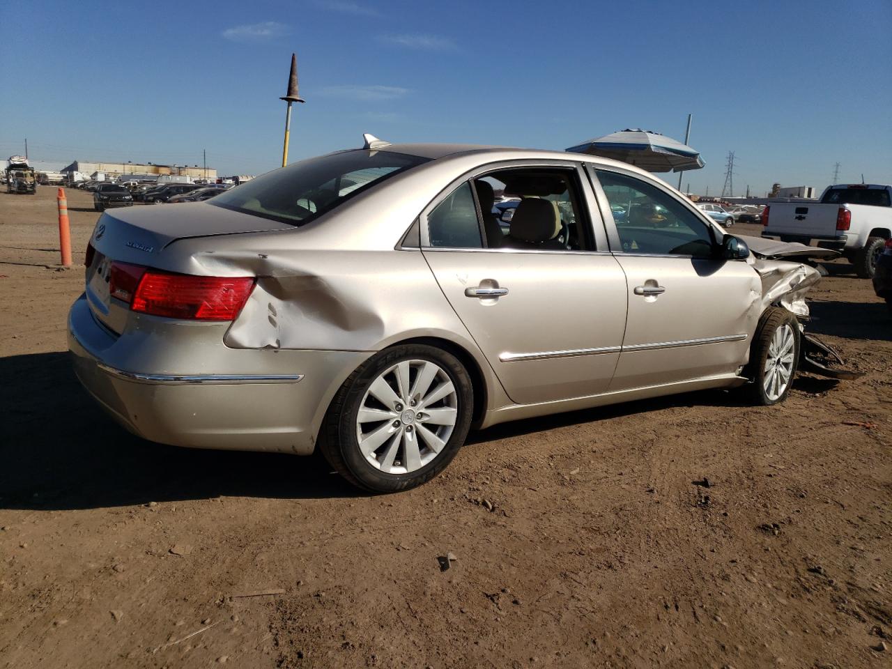 Photo 2 VIN: 5NPEU4AC3AH641688 - HYUNDAI SONATA 