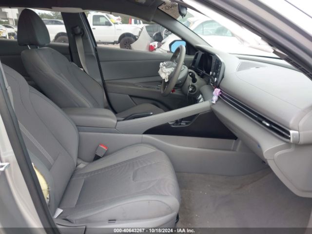 Photo 4 VIN: 5NPLL4AG2NH081990 - HYUNDAI ELANTRA 