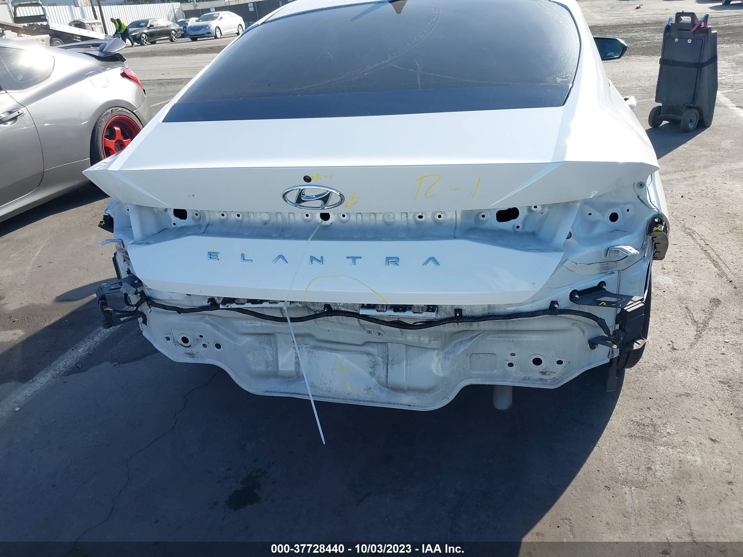 Photo 16 VIN: 5NPLL4AG5MH033057 - HYUNDAI ELANTRA 