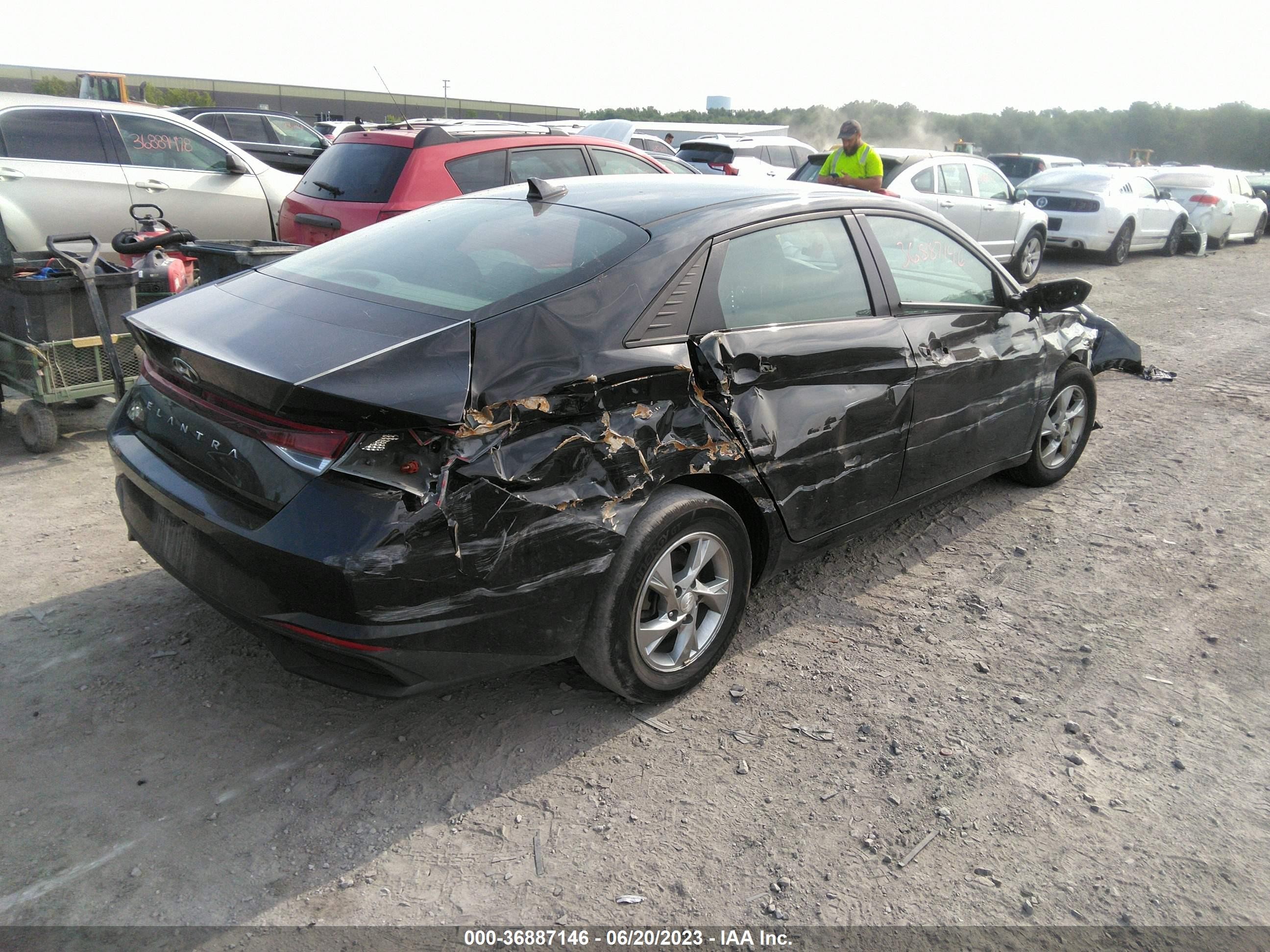 Photo 3 VIN: 5NPLL4AG7MH038969 - HYUNDAI ELANTRA 