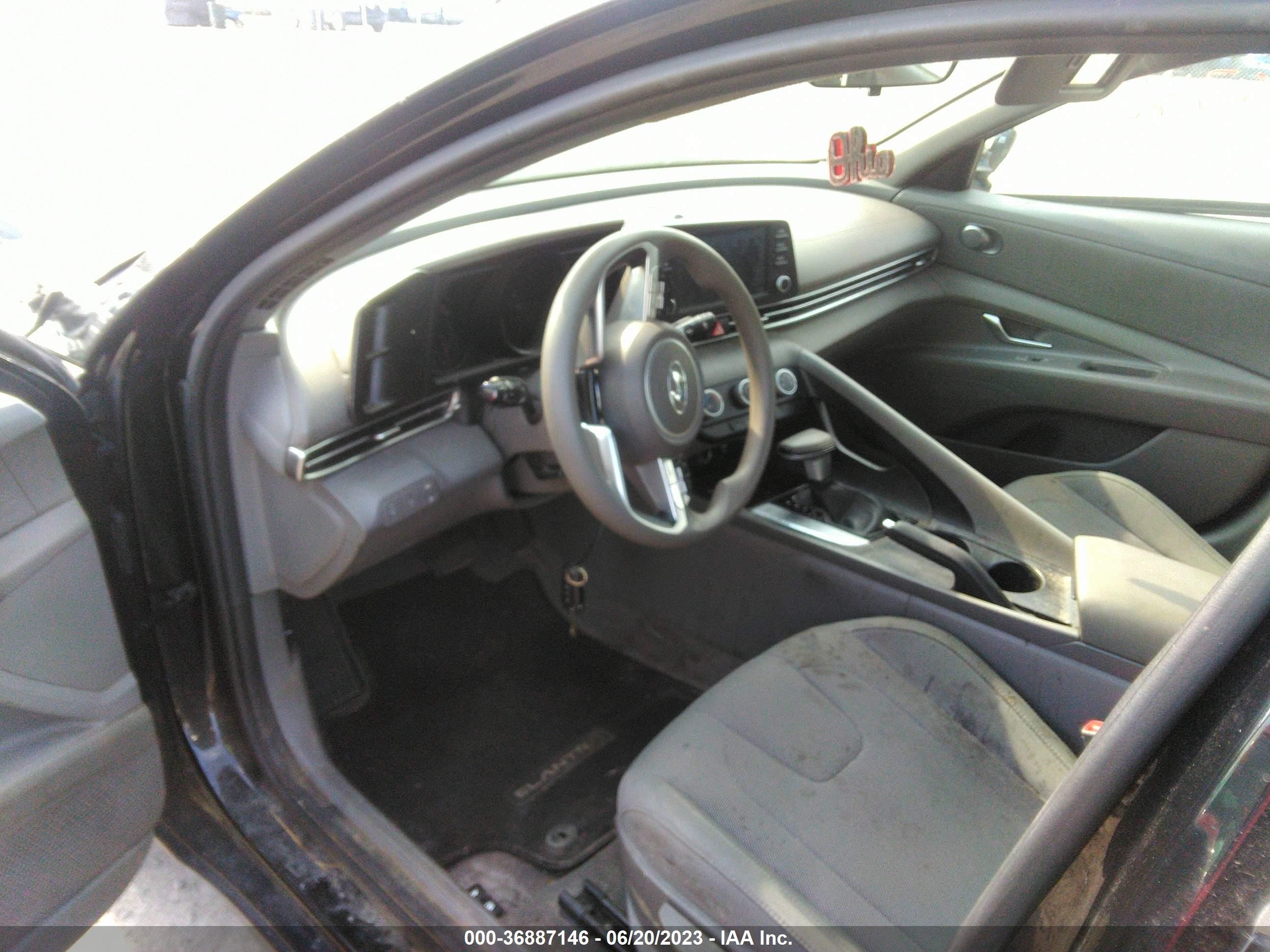 Photo 4 VIN: 5NPLL4AG7MH038969 - HYUNDAI ELANTRA 