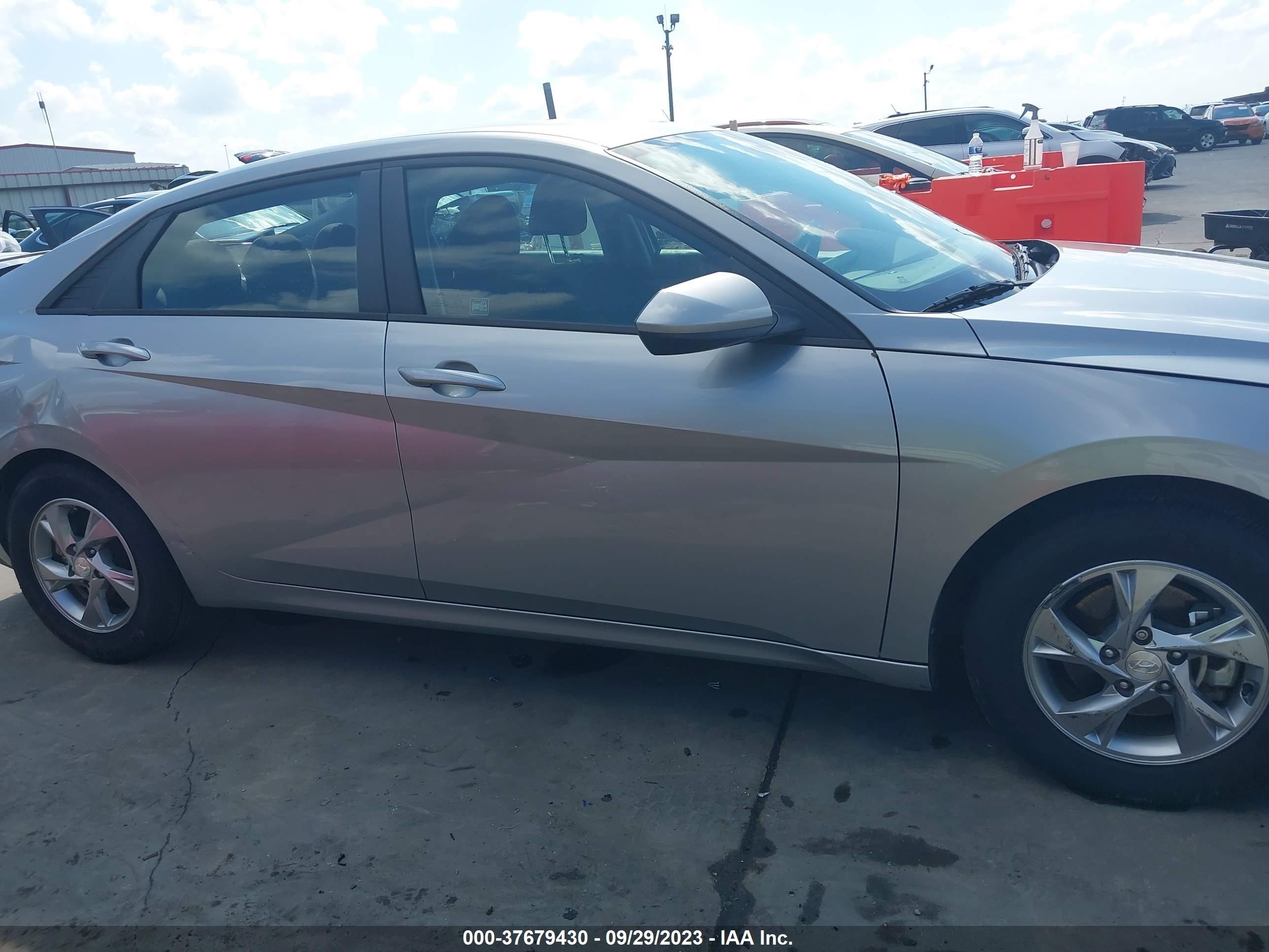 Photo 12 VIN: 5NPLL4AG7MH052581 - HYUNDAI ELANTRA 