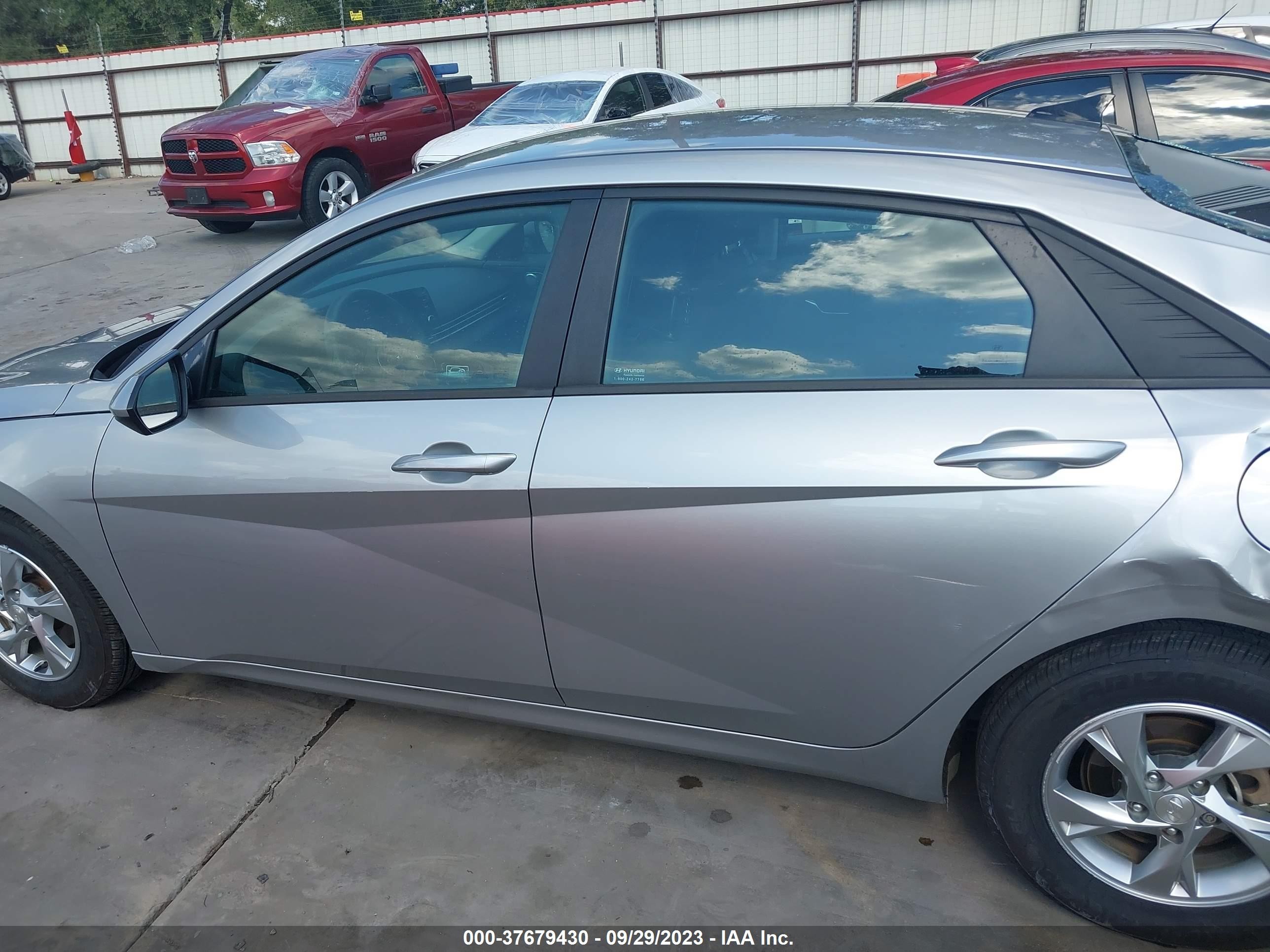 Photo 13 VIN: 5NPLL4AG7MH052581 - HYUNDAI ELANTRA 