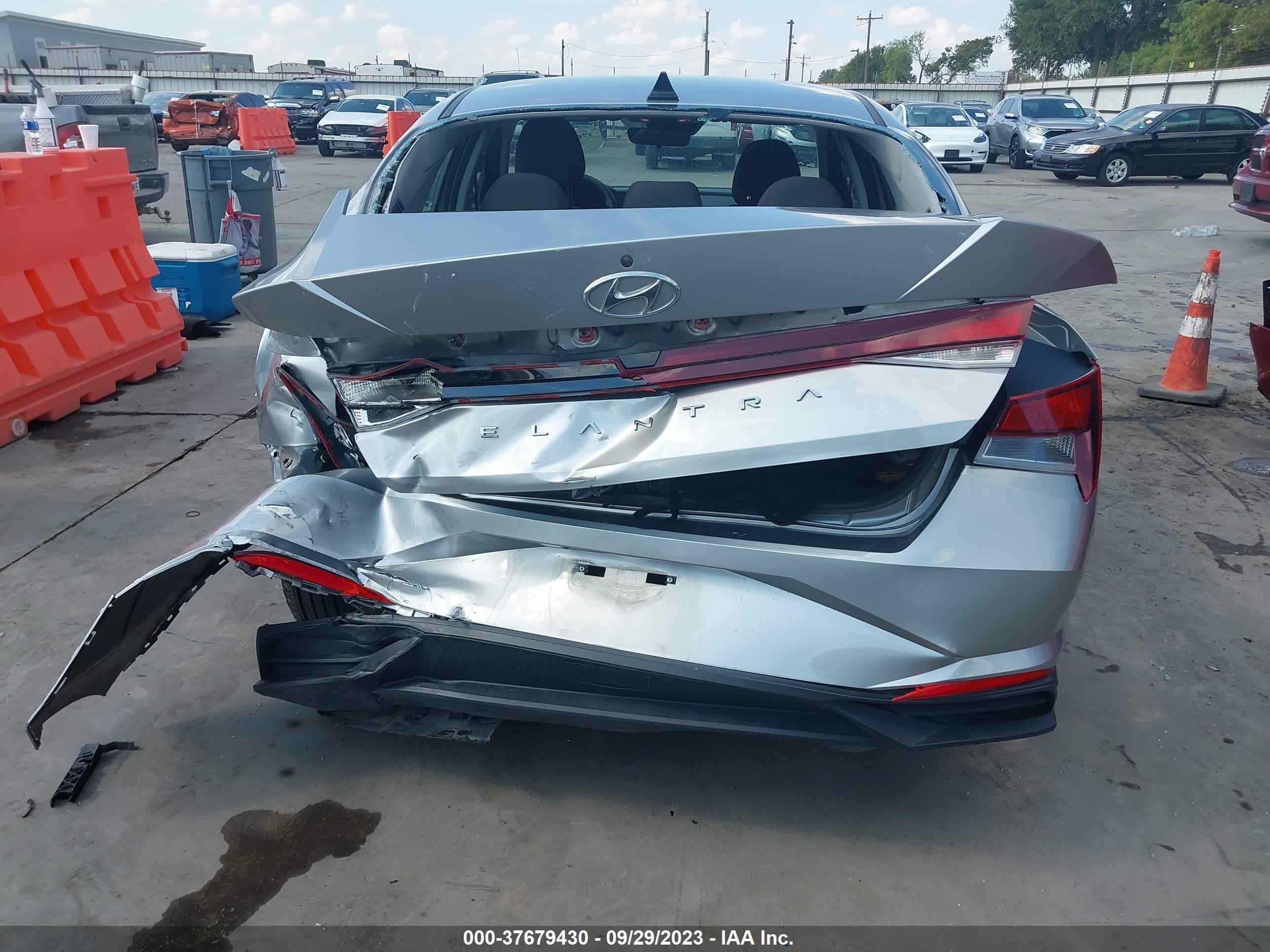 Photo 15 VIN: 5NPLL4AG7MH052581 - HYUNDAI ELANTRA 