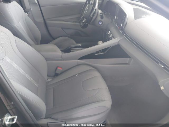 Photo 4 VIN: 5NPLL4AG7PH091997 - HYUNDAI ELANTRA 