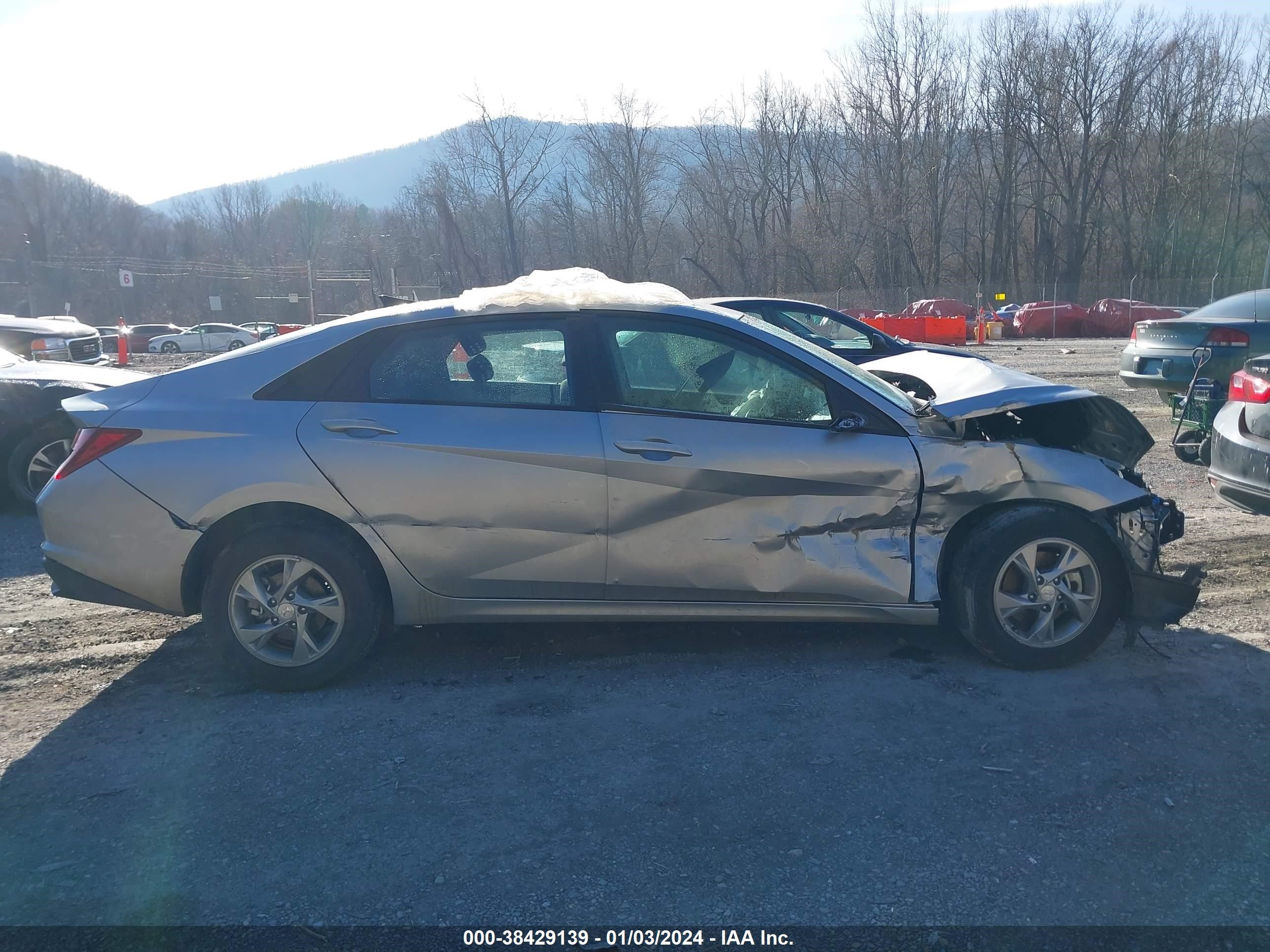 Photo 12 VIN: 5NPLL4AG9PH115264 - HYUNDAI ELANTRA 