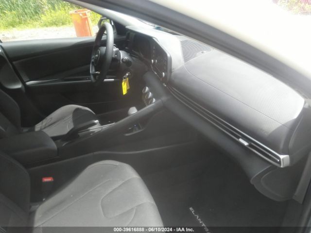 Photo 4 VIN: 5NPLL4AG9PH117340 - HYUNDAI ELANTRA 