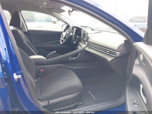 Photo 4 VIN: 5NPLL4AG9PH119525 - HYUNDAI ELANTRA 