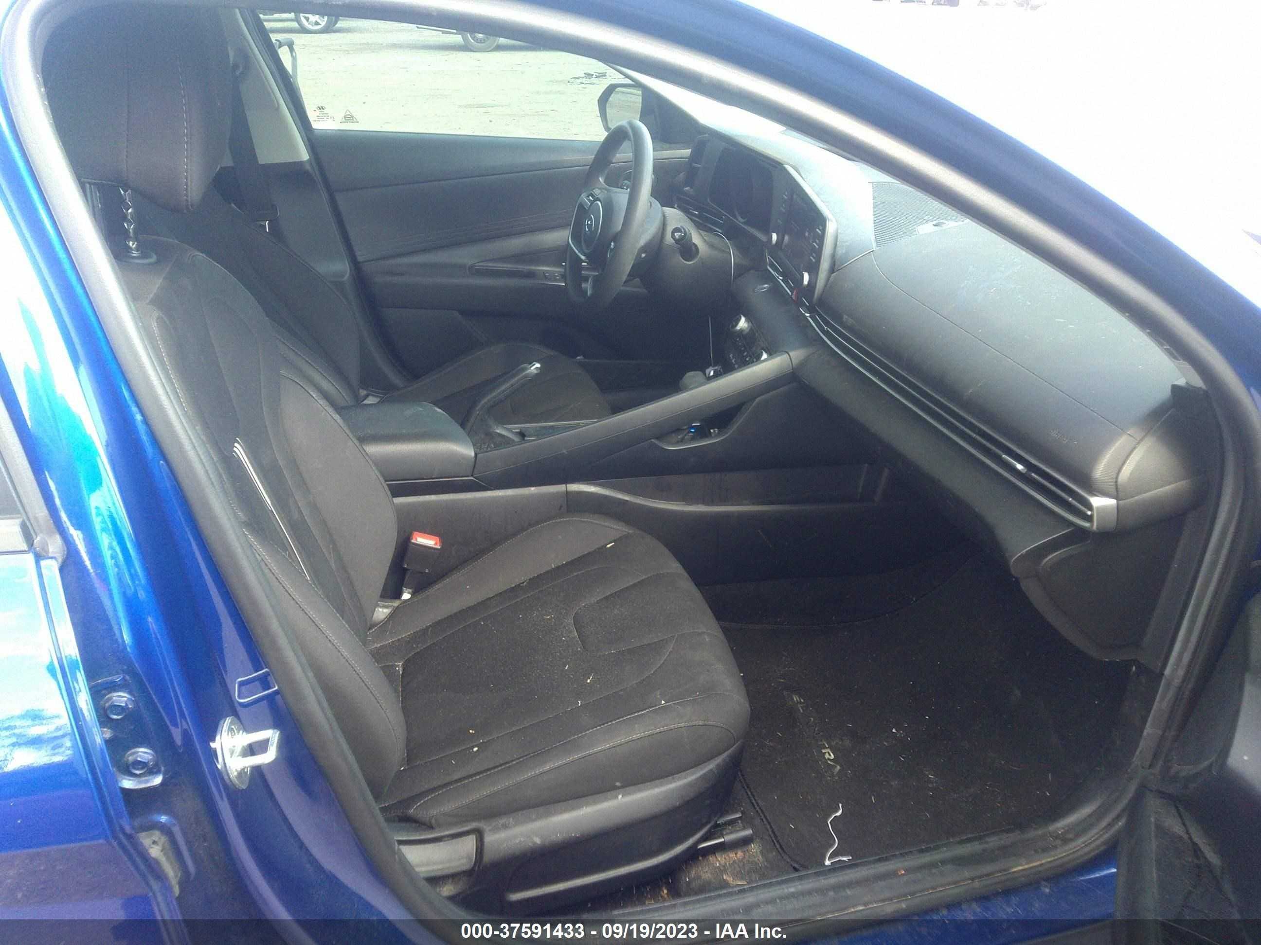 Photo 4 VIN: 5NPLM4AG0NH061492 - HYUNDAI ELANTRA 