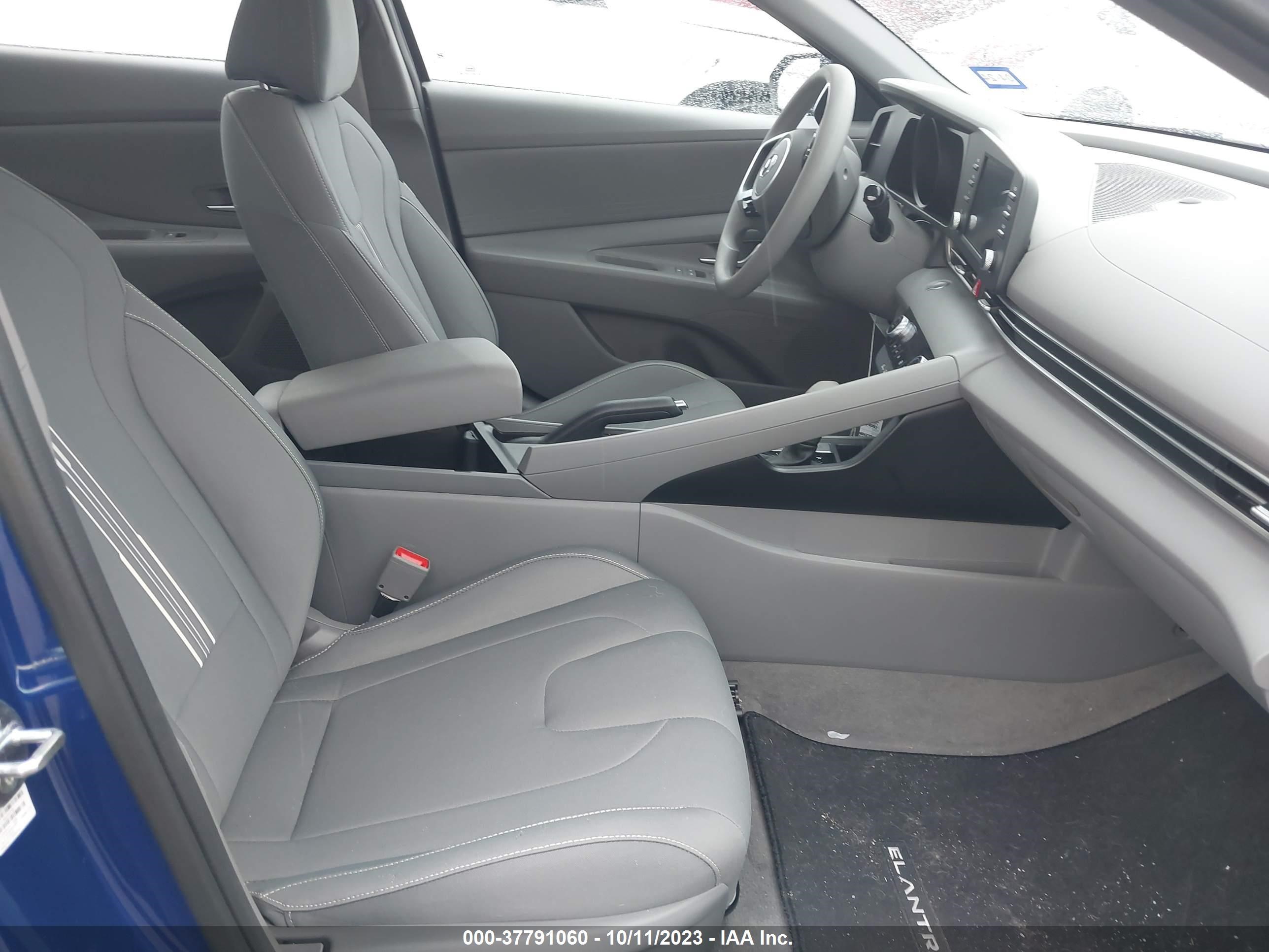 Photo 4 VIN: 5NPLM4AG0NH078342 - HYUNDAI ELANTRA 