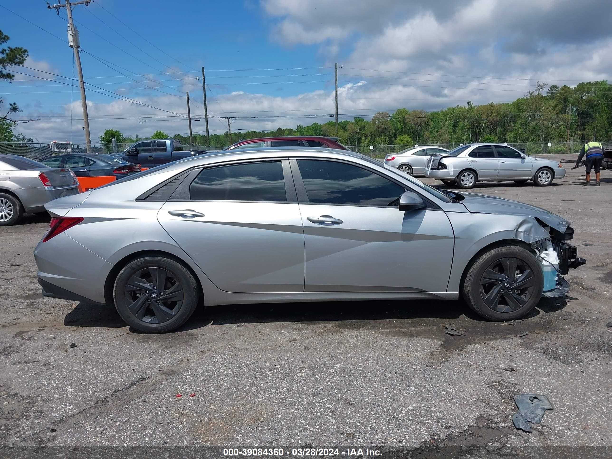 Photo 12 VIN: 5NPLM4AG0PH101797 - HYUNDAI ELANTRA 