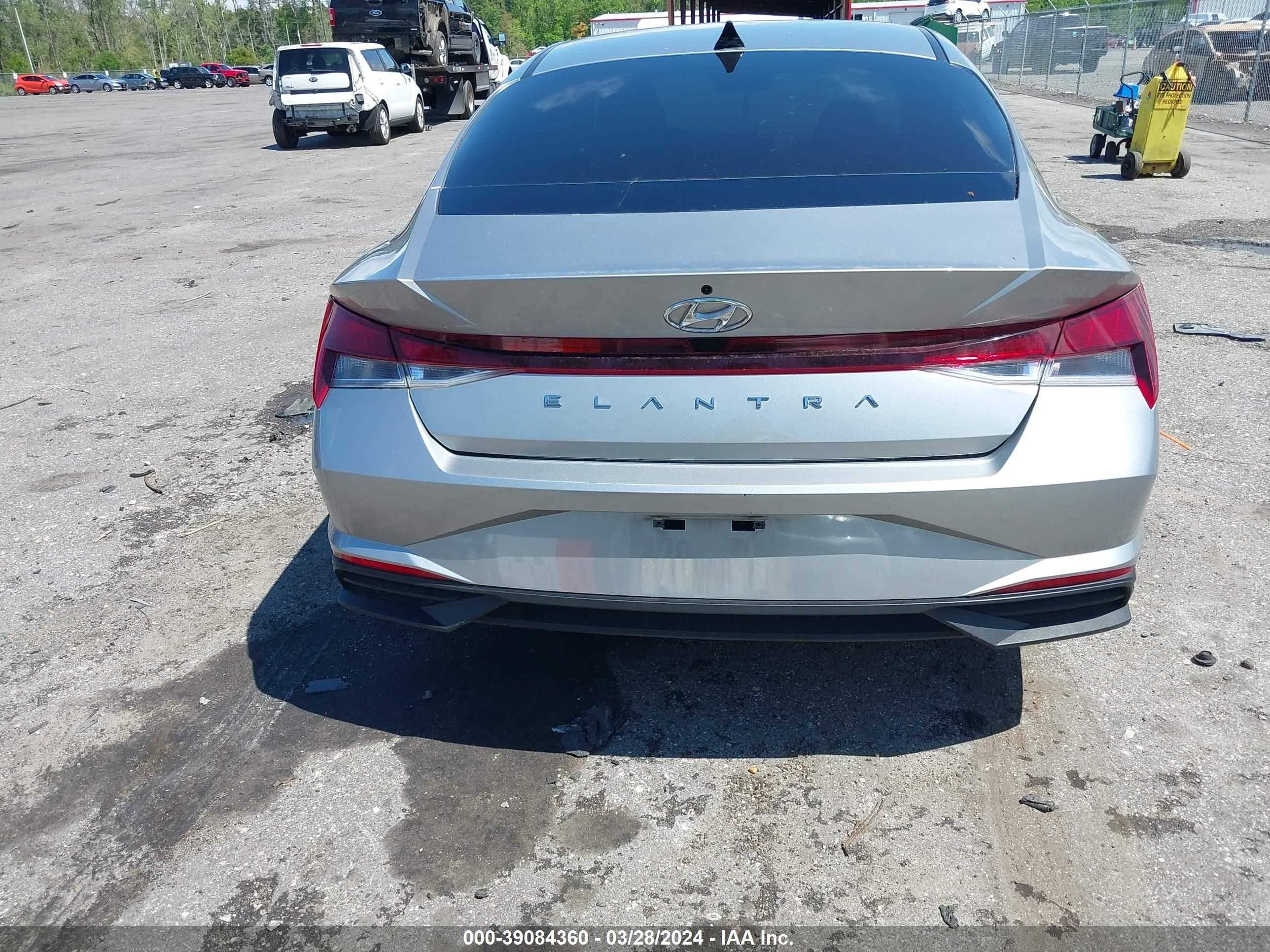 Photo 15 VIN: 5NPLM4AG0PH101797 - HYUNDAI ELANTRA 