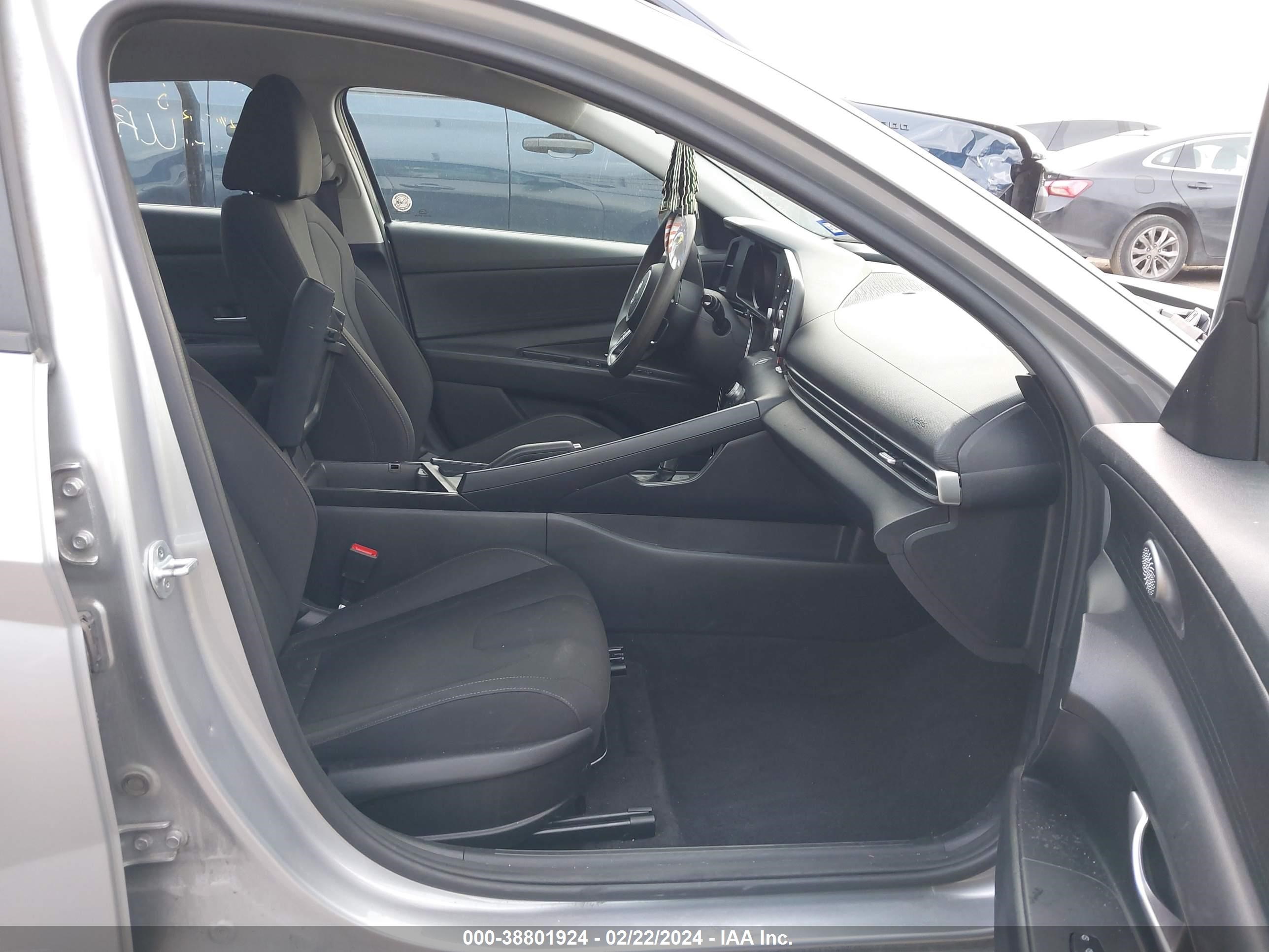 Photo 4 VIN: 5NPLM4AG1MH023784 - HYUNDAI ELANTRA 