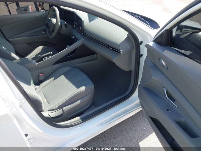 Photo 4 VIN: 5NPLM4AG1MH030993 - HYUNDAI ELANTRA 