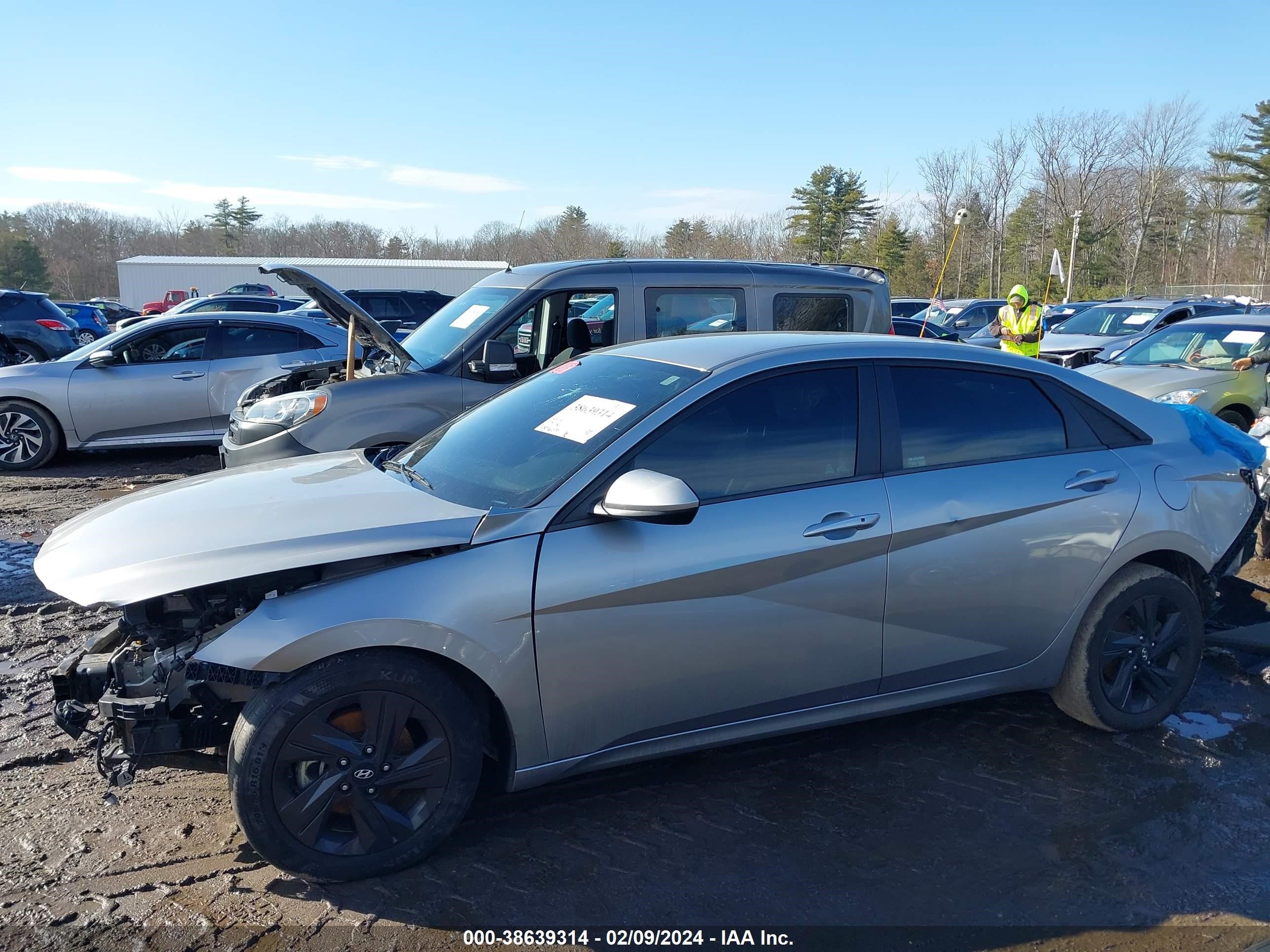 Photo 13 VIN: 5NPLM4AG1NH069908 - HYUNDAI ELANTRA 