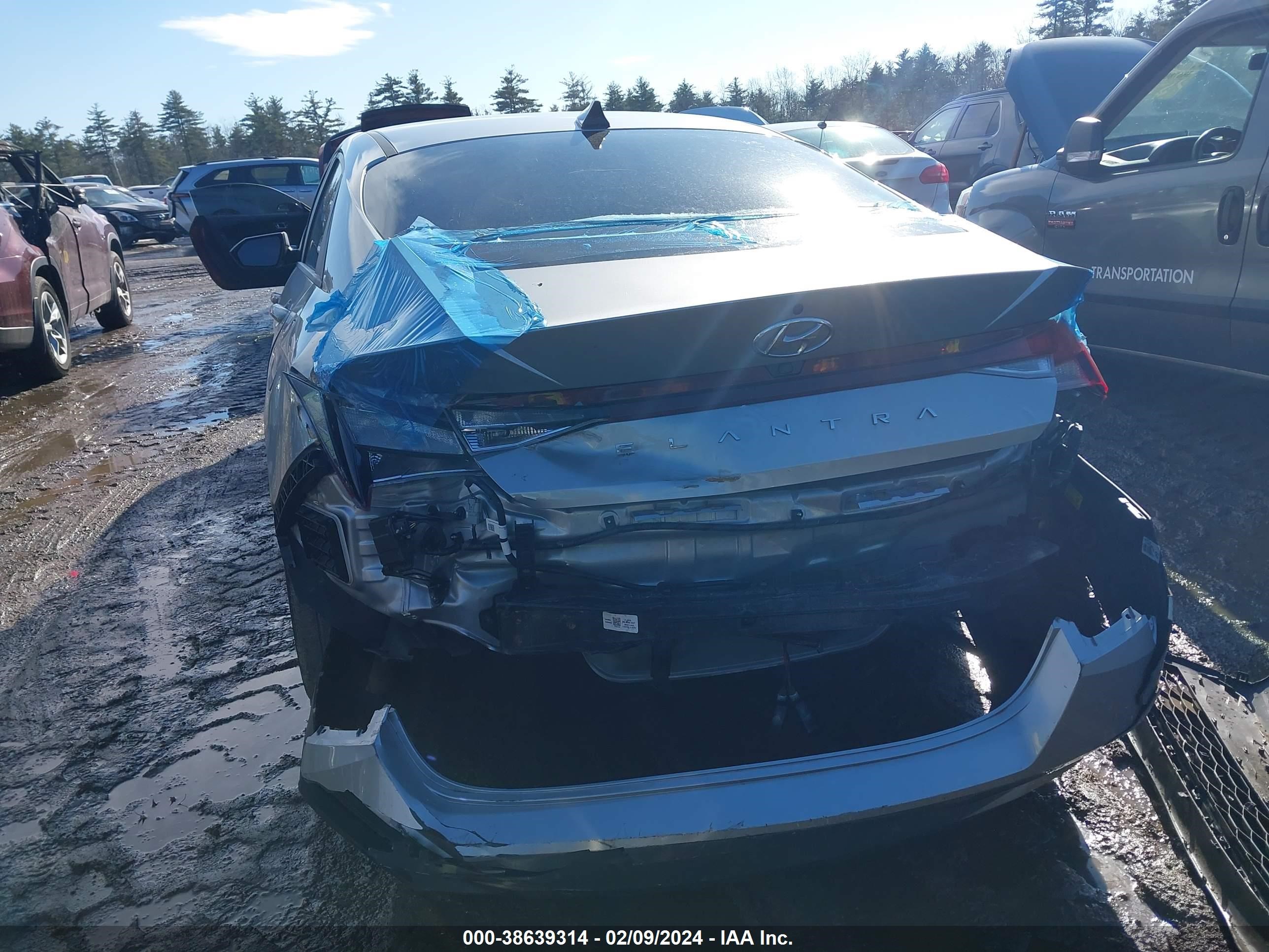 Photo 15 VIN: 5NPLM4AG1NH069908 - HYUNDAI ELANTRA 