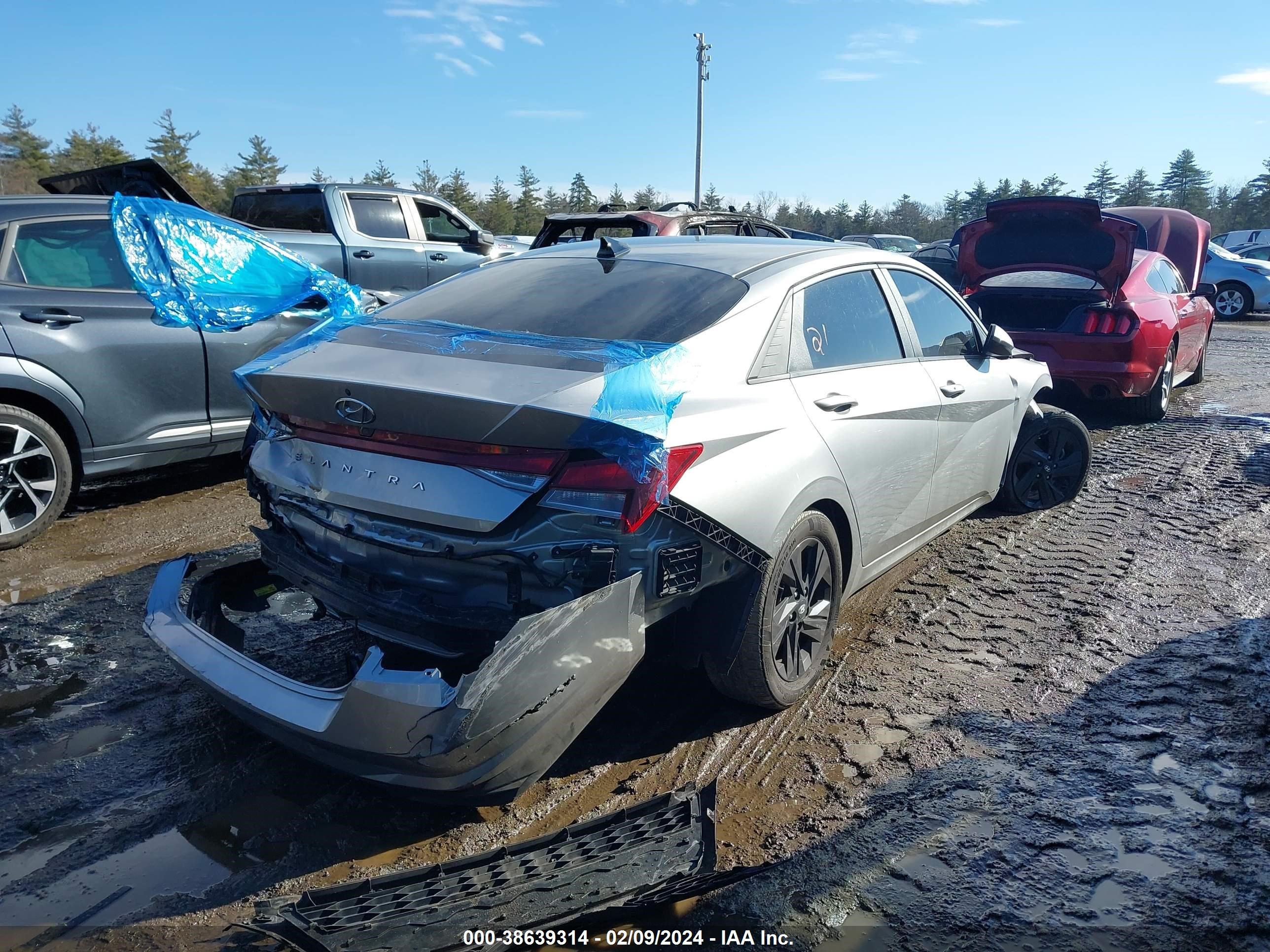 Photo 3 VIN: 5NPLM4AG1NH069908 - HYUNDAI ELANTRA 