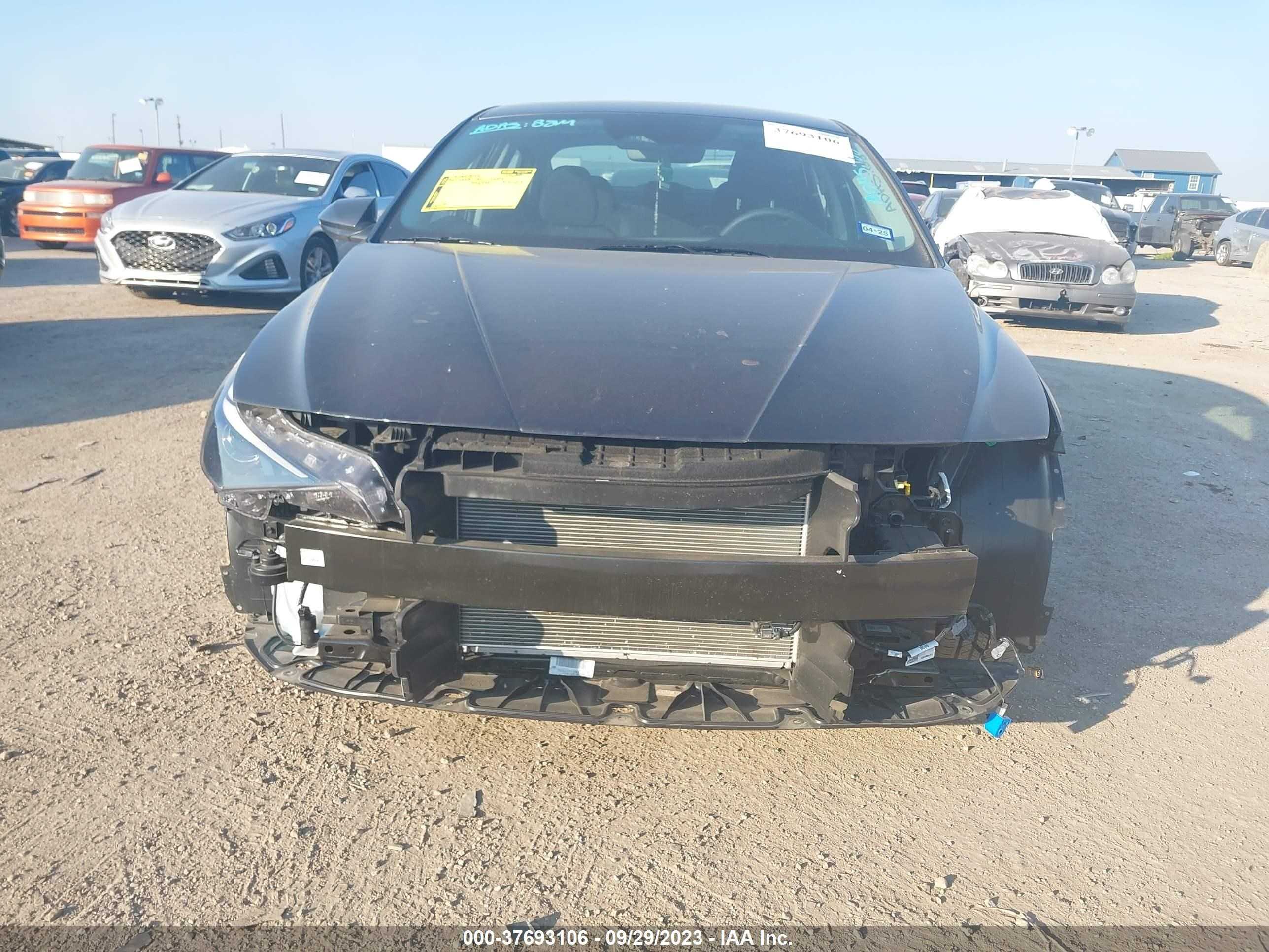 Photo 12 VIN: 5NPLM4AG1PH112906 - HYUNDAI ELANTRA 