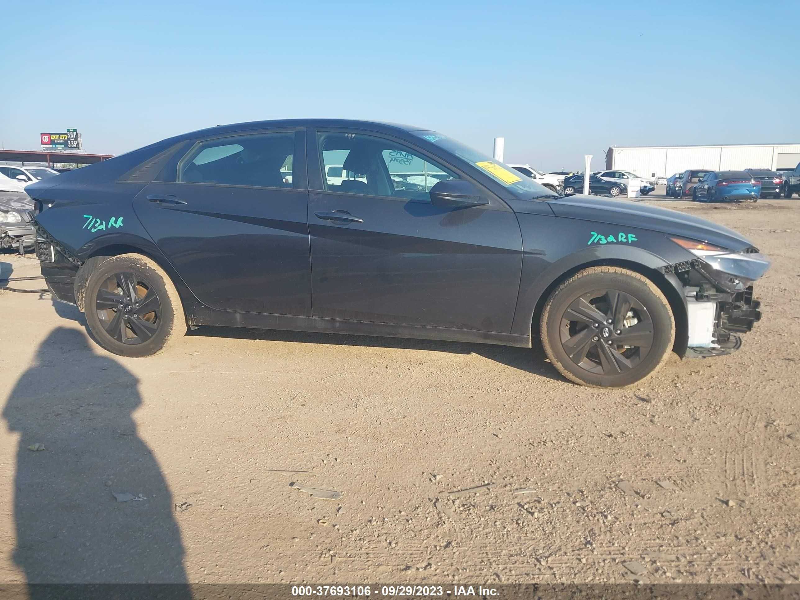 Photo 13 VIN: 5NPLM4AG1PH112906 - HYUNDAI ELANTRA 