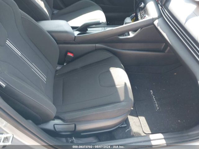 Photo 4 VIN: 5NPLM4AG2MH020960 - HYUNDAI ELANTRA 