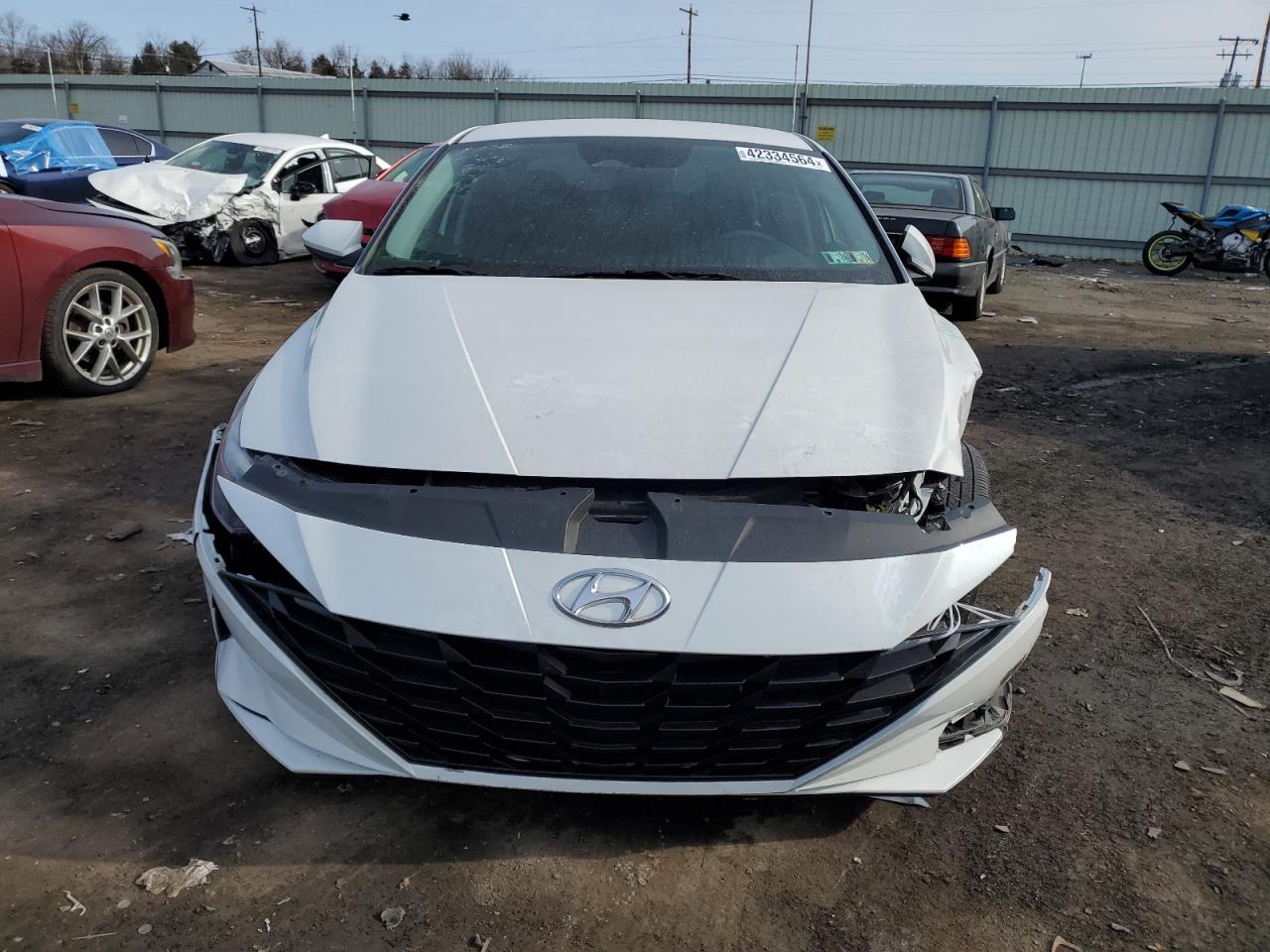 Photo 4 VIN: 5NPLM4AG2MH021851 - HYUNDAI ELANTRA 