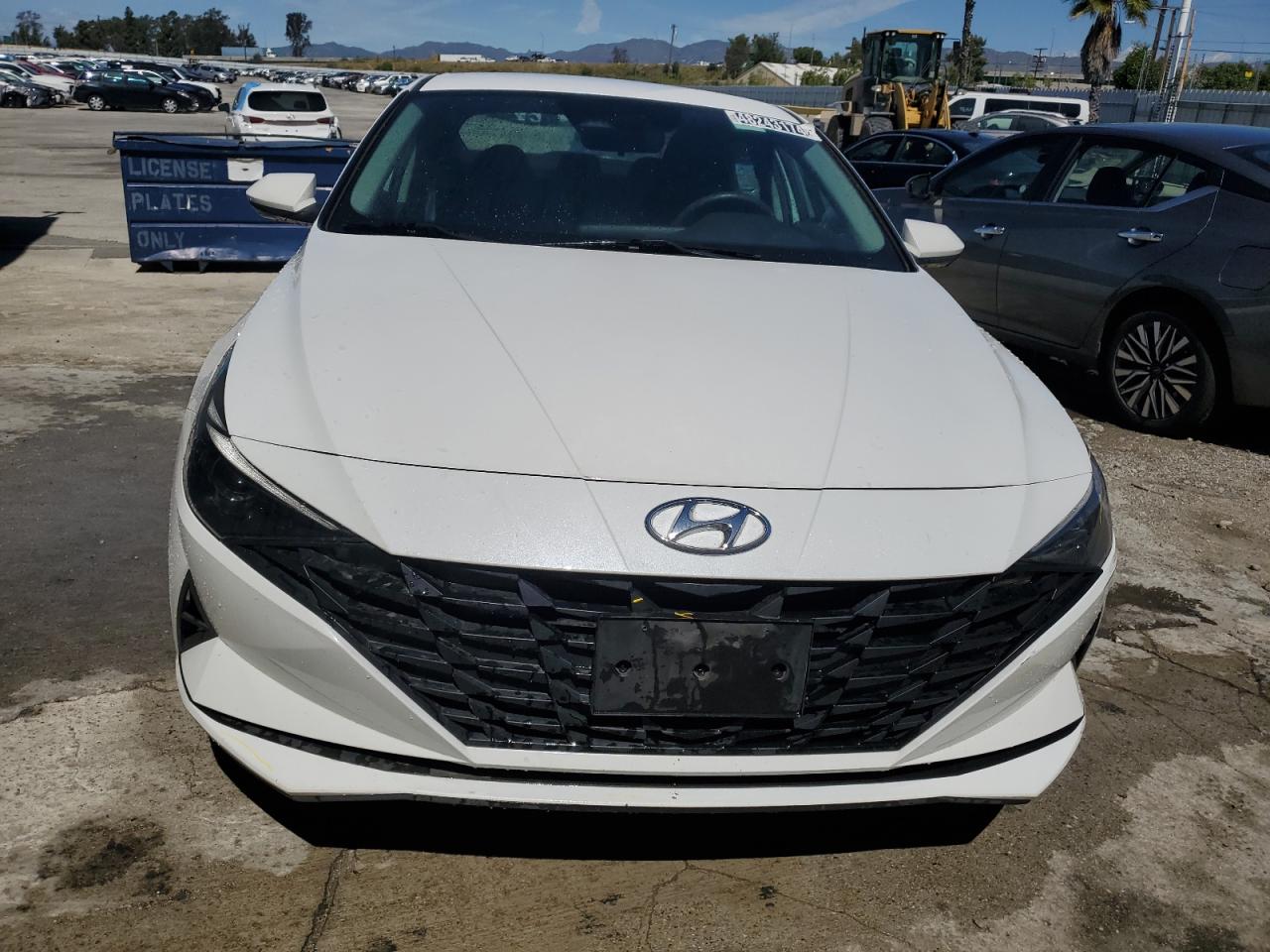 Photo 4 VIN: 5NPLM4AG2MH037130 - HYUNDAI ELANTRA 