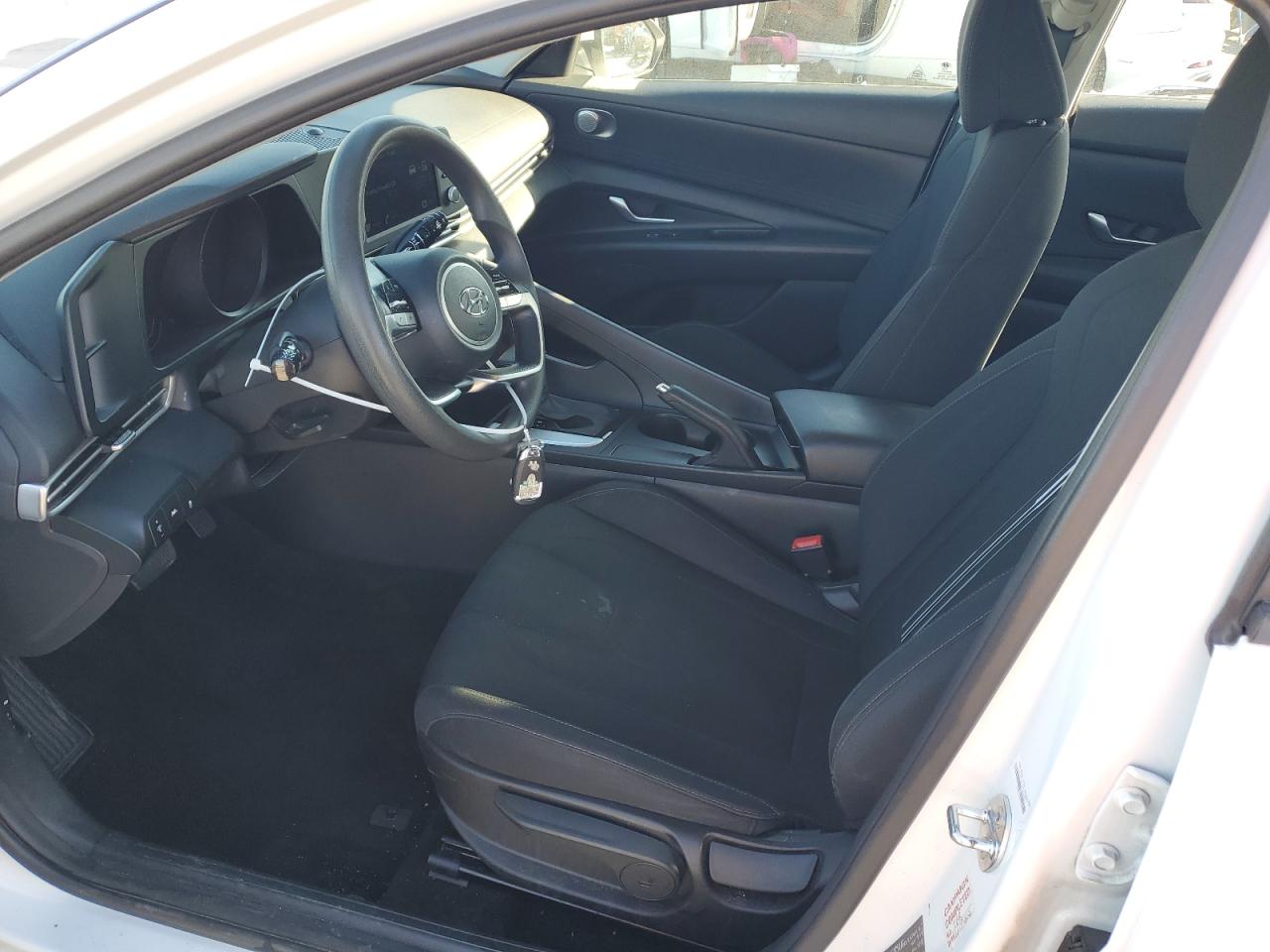 Photo 6 VIN: 5NPLM4AG2MH037130 - HYUNDAI ELANTRA 