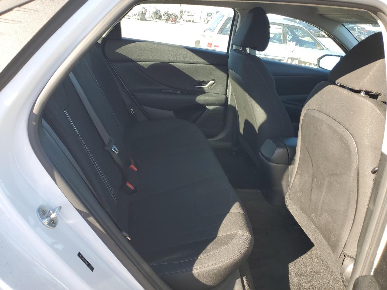 Photo 9 VIN: 5NPLM4AG2MH037130 - HYUNDAI ELANTRA 