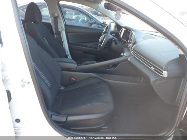 Photo 4 VIN: 5NPLM4AG2NH059419 - HYUNDAI ELANTRA 