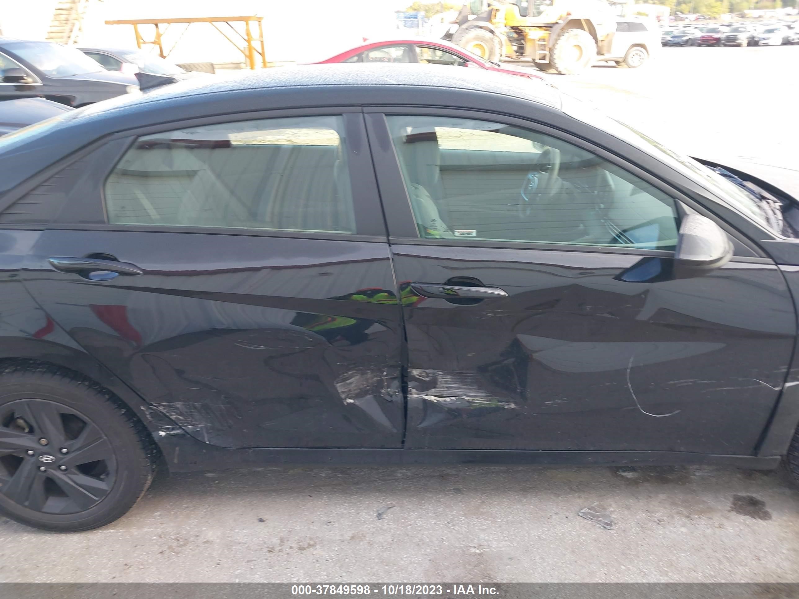 Photo 12 VIN: 5NPLM4AG2NH063518 - HYUNDAI ELANTRA 