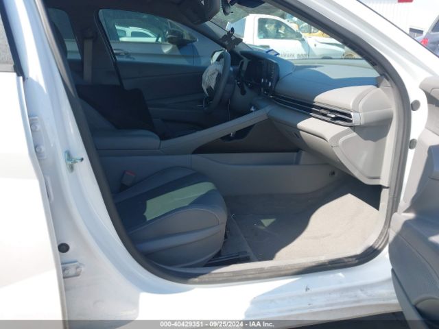 Photo 4 VIN: 5NPLM4AG2NH065723 - HYUNDAI ELANTRA 