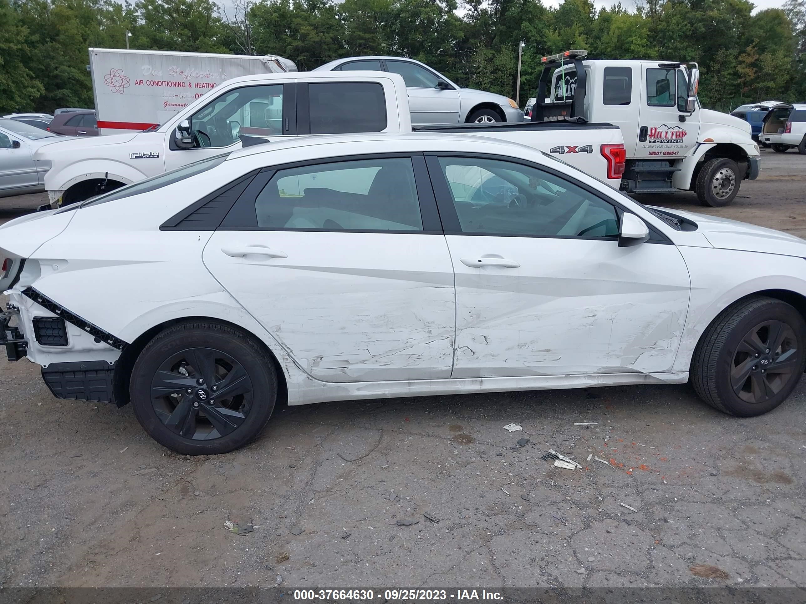 Photo 13 VIN: 5NPLM4AG2PH112171 - HYUNDAI ELANTRA 