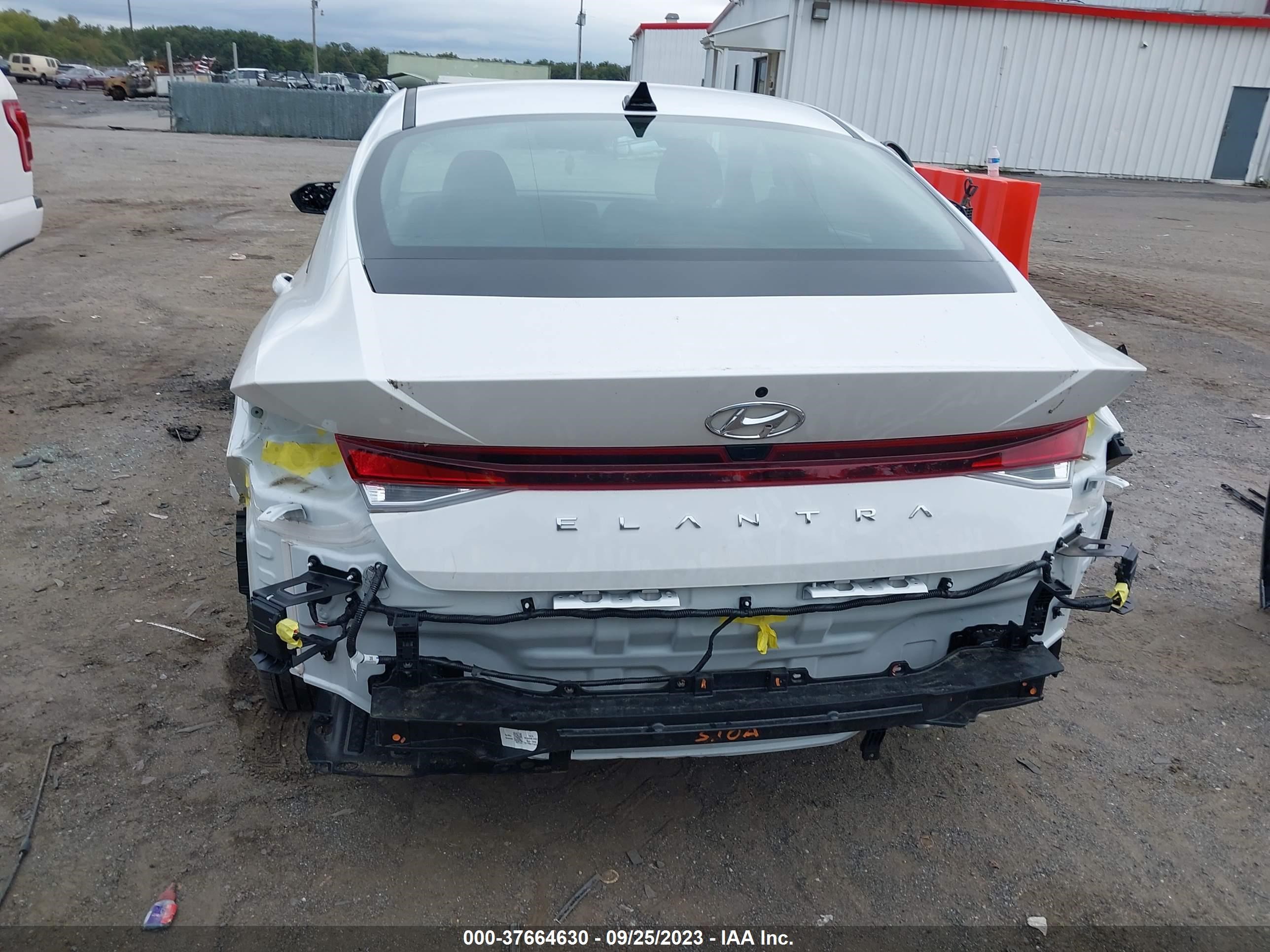 Photo 5 VIN: 5NPLM4AG2PH112171 - HYUNDAI ELANTRA 