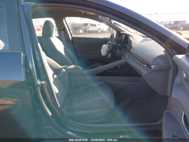 Photo 4 VIN: 5NPLM4AG3MH028789 - HYUNDAI ELANTRA 