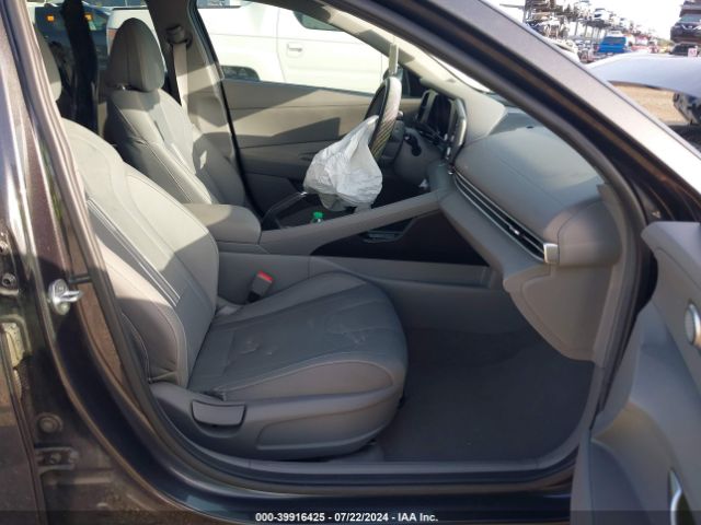 Photo 4 VIN: 5NPLM4AG4NH054982 - HYUNDAI ELANTRA 