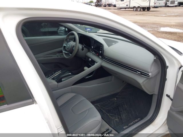 Photo 4 VIN: 5NPLM4AG4PH100944 - HYUNDAI ELANTRA 