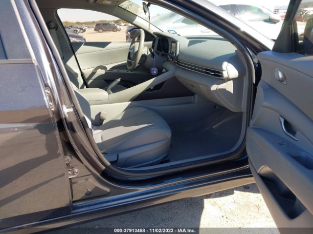 Photo 4 VIN: 5NPLM4AG5MH004400 - HYUNDAI ELANTRA 