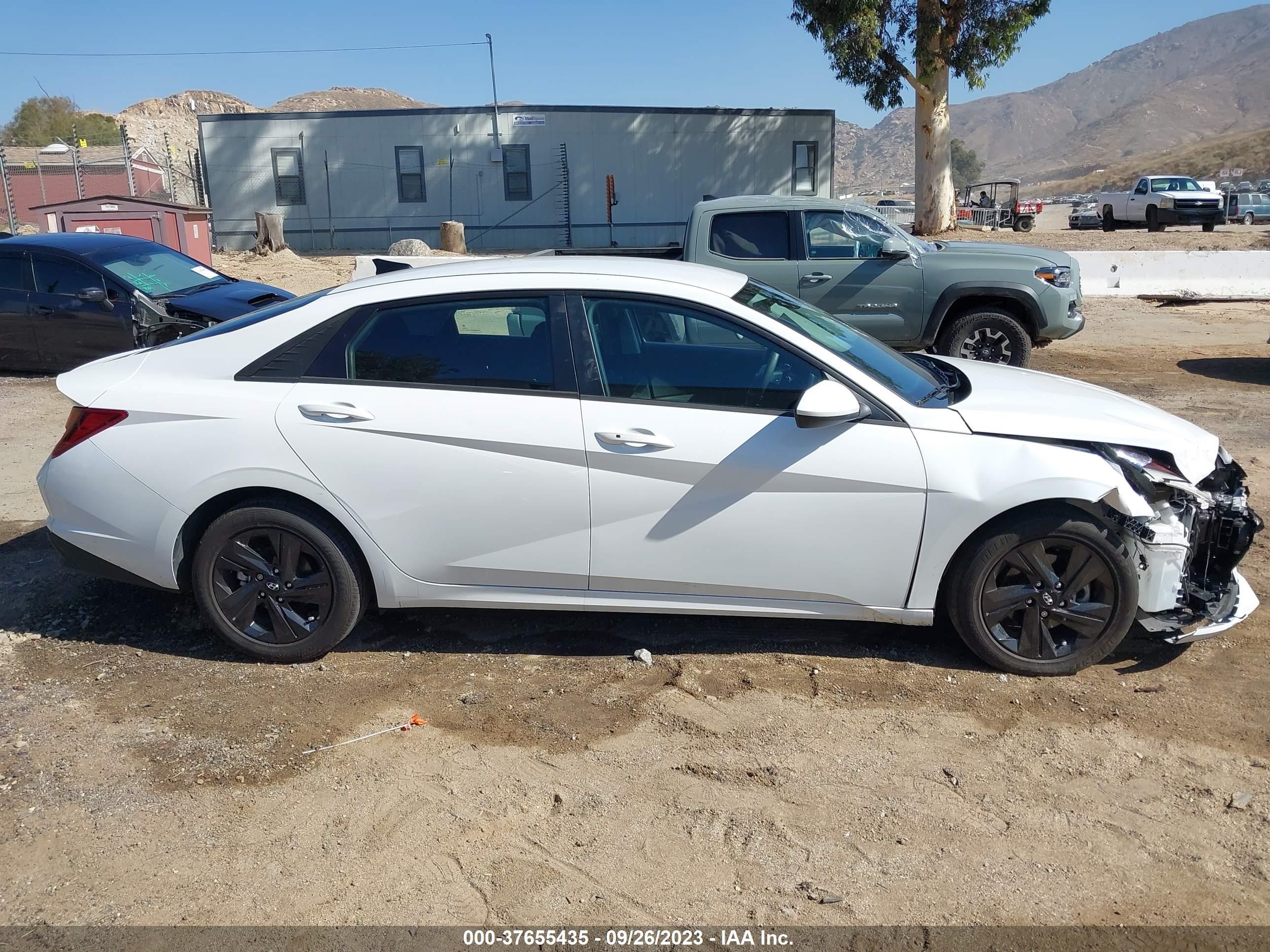 Photo 12 VIN: 5NPLM4AG6NH064204 - HYUNDAI ELANTRA 